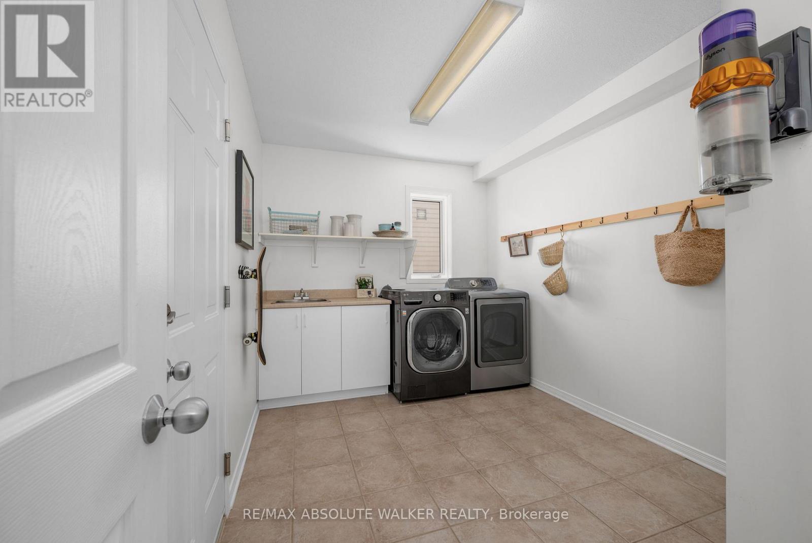 135 Arrowwood Drive, Ottawa, Ontario  K2S 2G3 - Photo 21 - X12913730