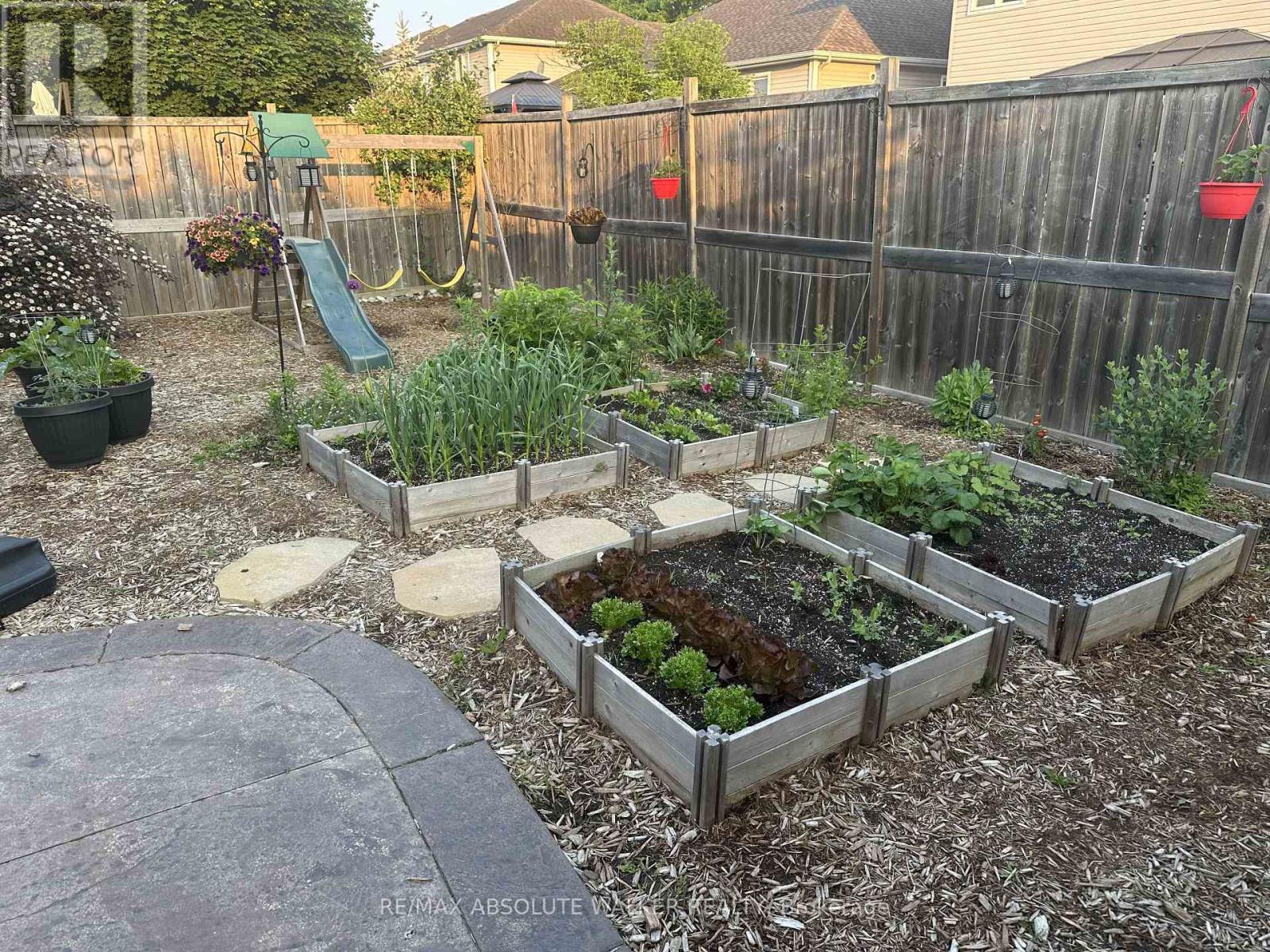 135 Arrowwood Drive, Ottawa, Ontario  K2S 2G3 - Photo 41 - X12913730