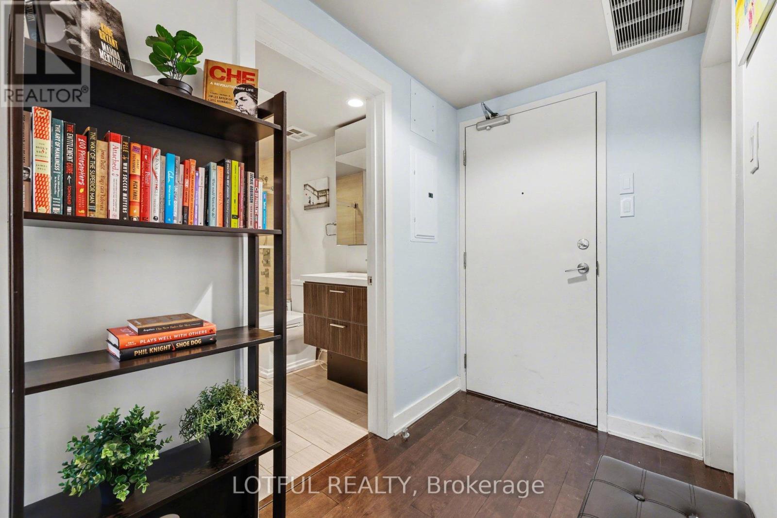 544 - 340 Mcleod Street, Ottawa, Ontario  K2P 1A4 - Photo 4 - X12913752