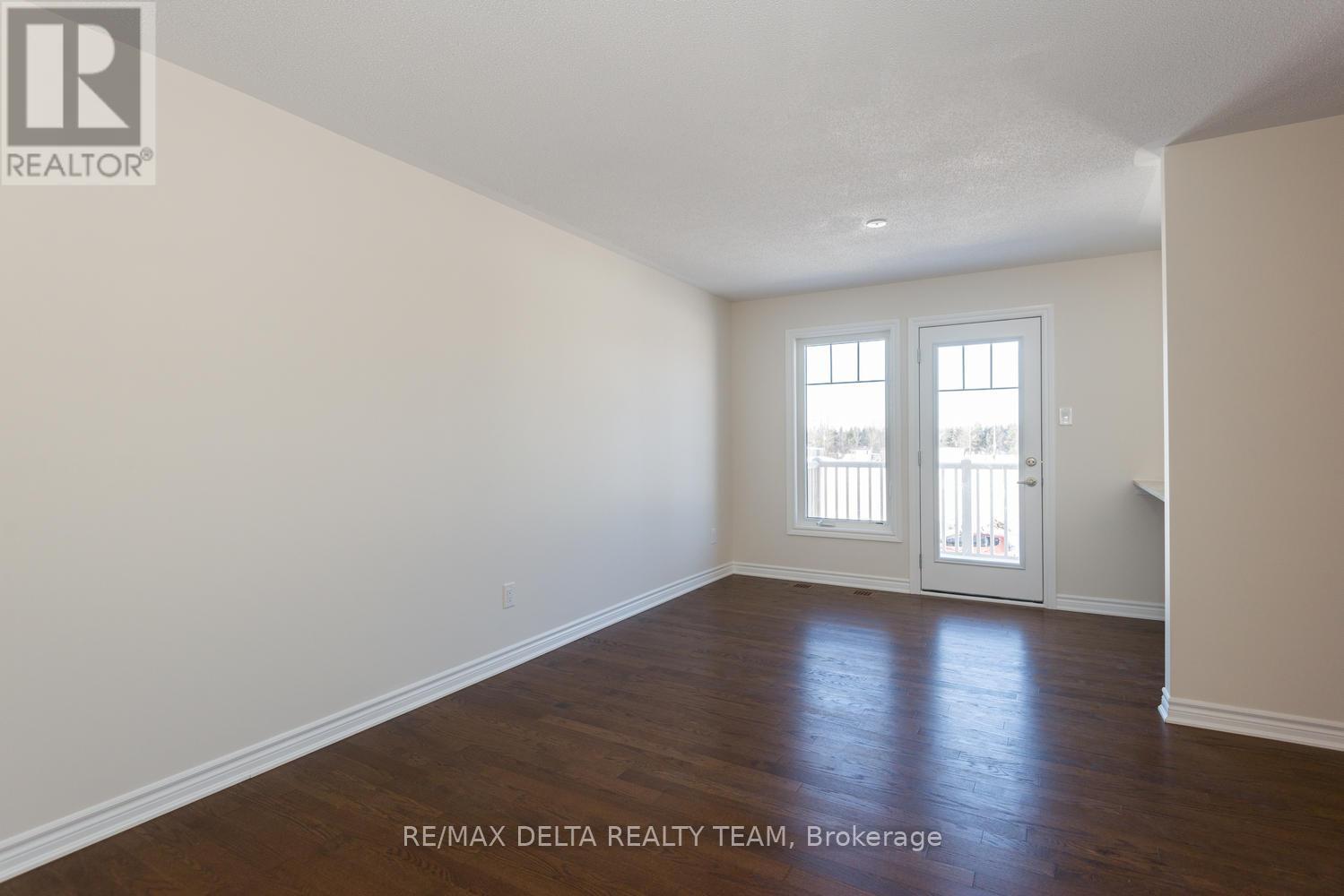 195 Par-La-Ville Circle, Ottawa, Ontario  K2S 0M6 - Photo 3 - X12913784