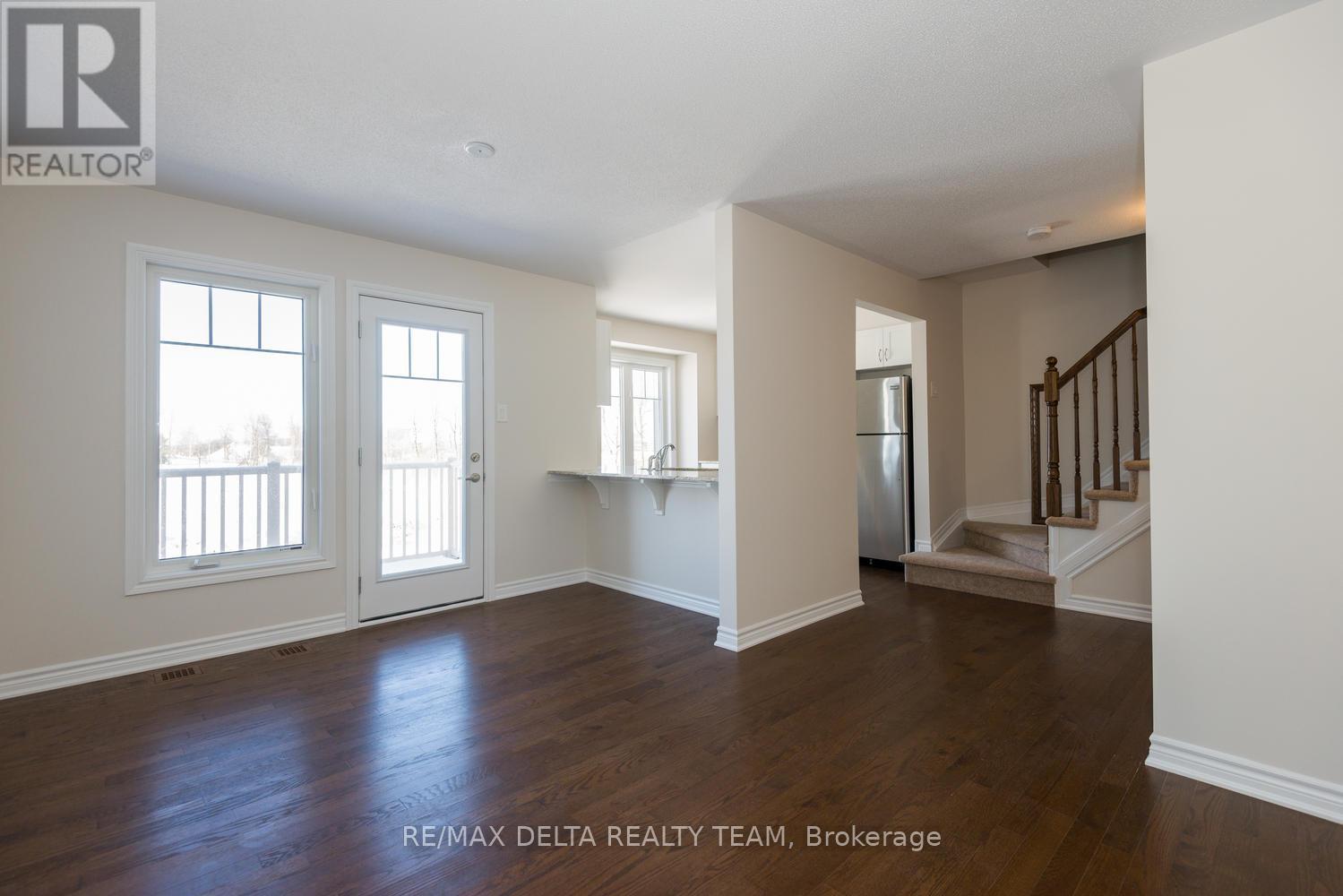 195 Par-La-Ville Circle, Ottawa, Ontario  K2S 0M6 - Photo 4 - X12913784