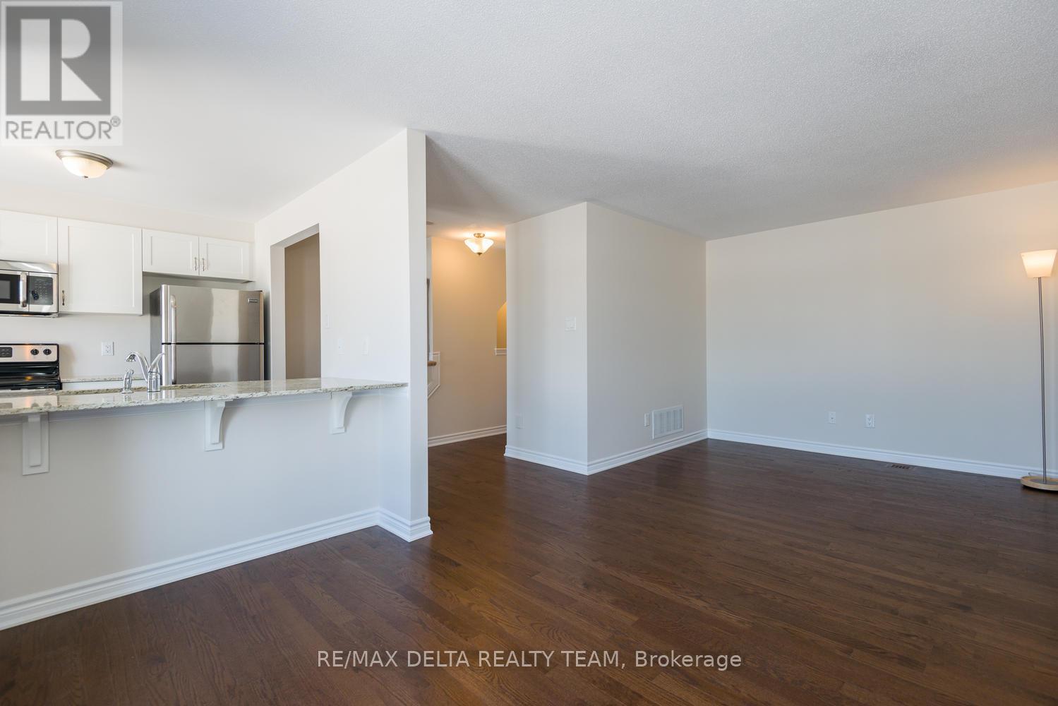 195 Par-La-Ville Circle, Ottawa, Ontario  K2S 0M6 - Photo 5 - X12913784