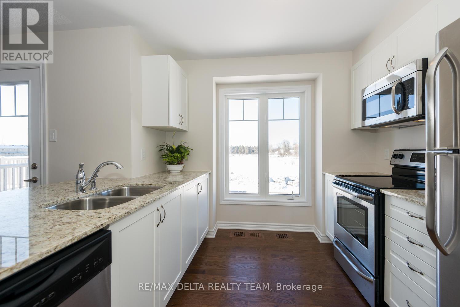 195 Par-La-Ville Circle, Ottawa, Ontario  K2S 0M6 - Photo 7 - X12913784