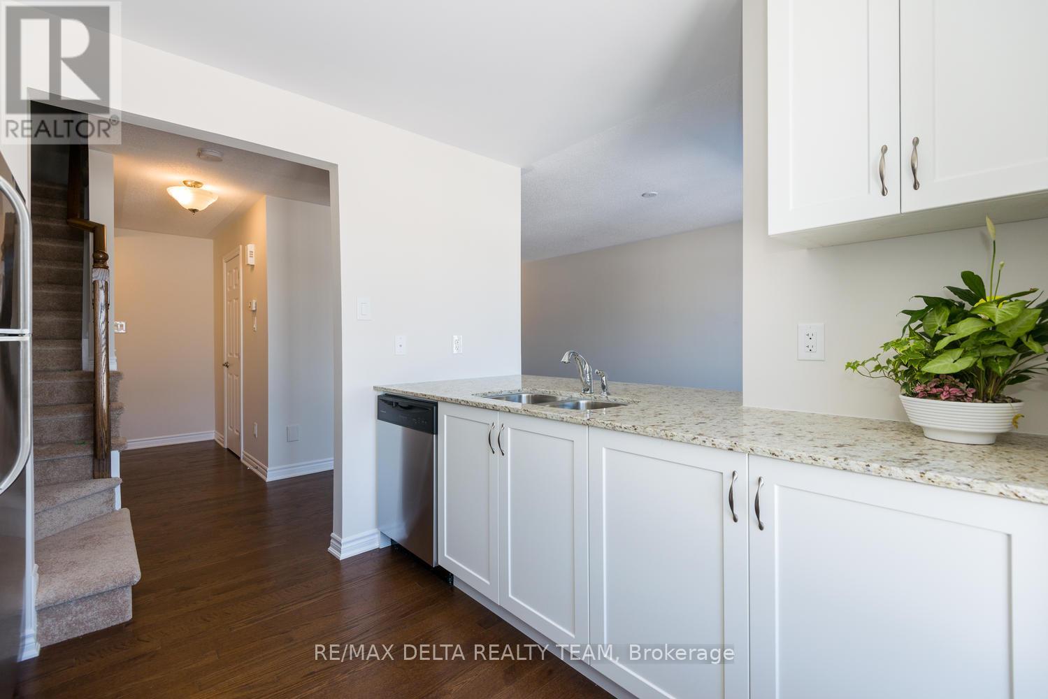 195 Par-La-Ville Circle, Ottawa, Ontario  K2S 0M6 - Photo 9 - X12913784