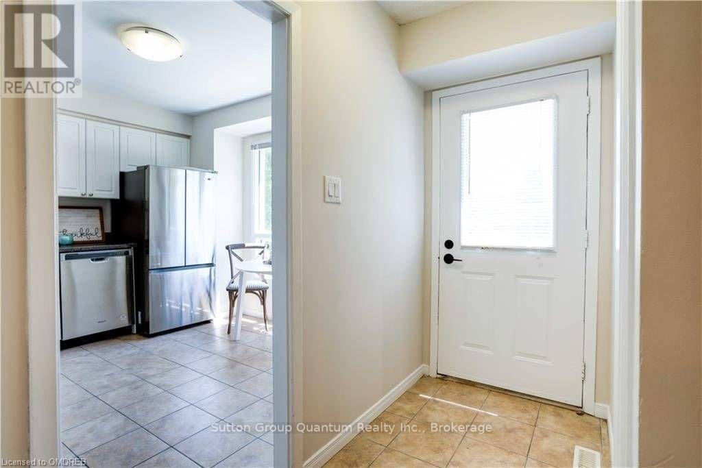 62 - 35 Waterman Avenue, London South, Ontario  N6C 5T8 - Photo 3 - X12913690