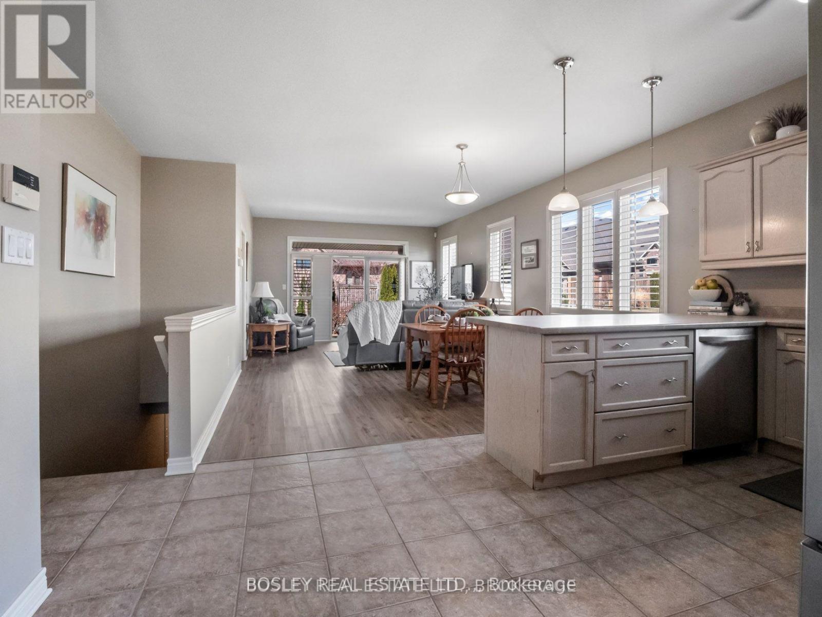 50 Aaron Trail, Welland, Ontario  L3B 6G4 - Photo 6 - X12913478