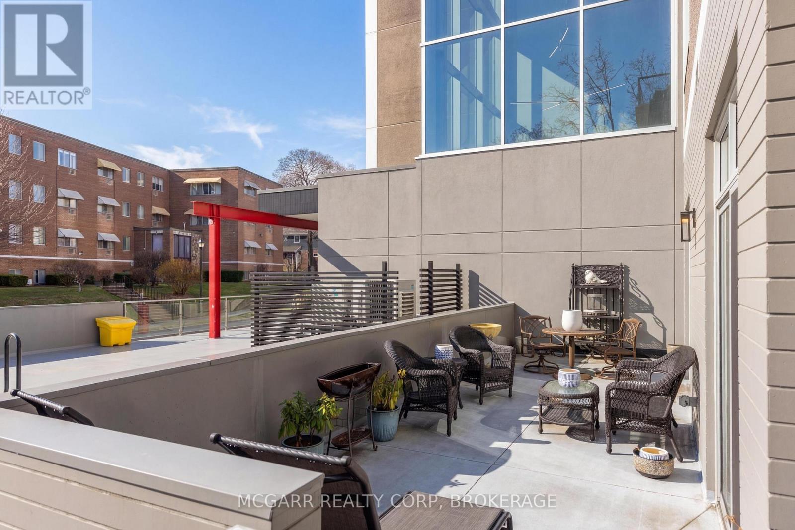 401 - 77 Yates Street, St. Catharines, Ontario  L2R 5H7 - Photo 9 - X12913506