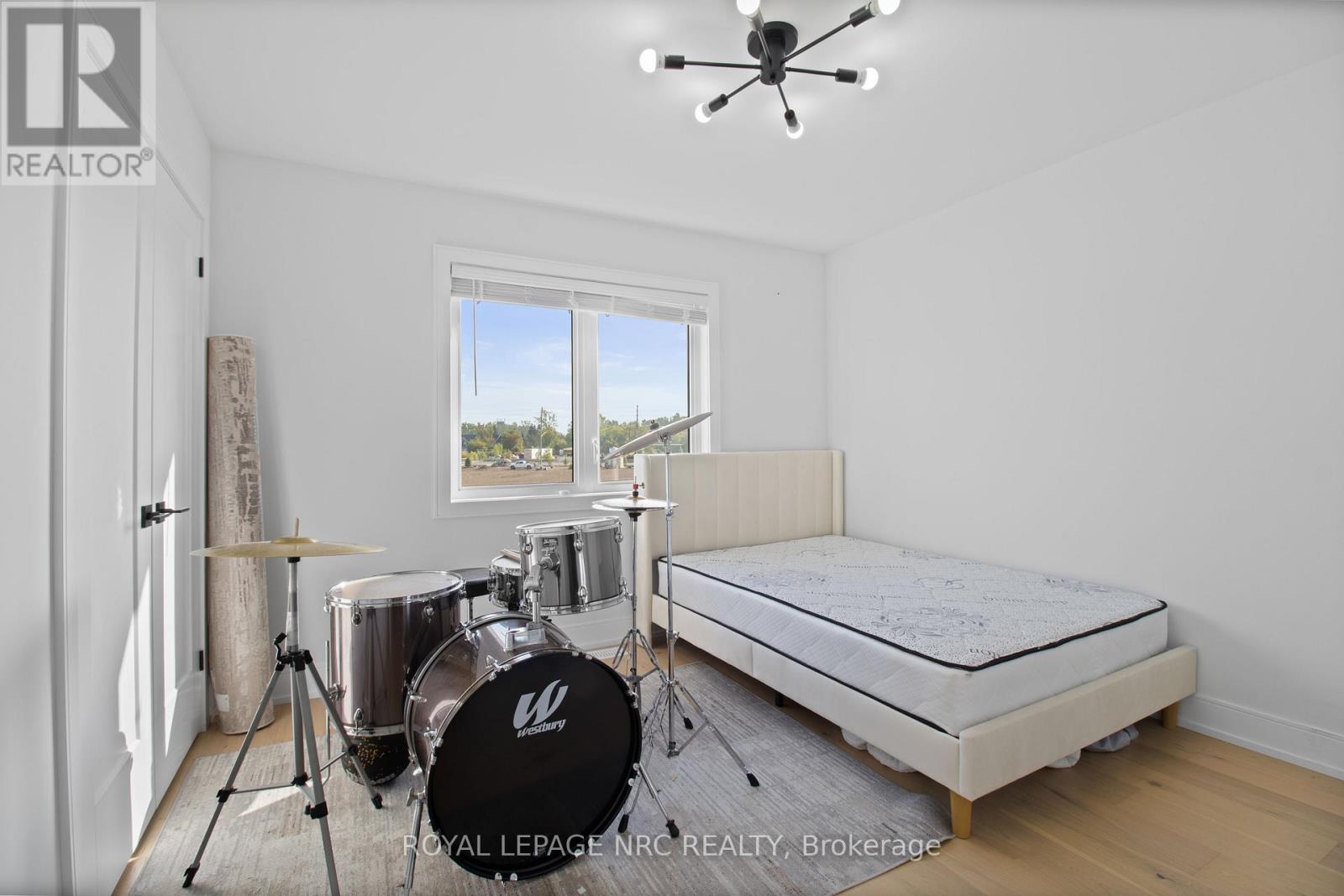 7392 Splendour Drive, Niagara Falls (Brown), Ontario  L2H 3V8 - Photo 18 - X12913508