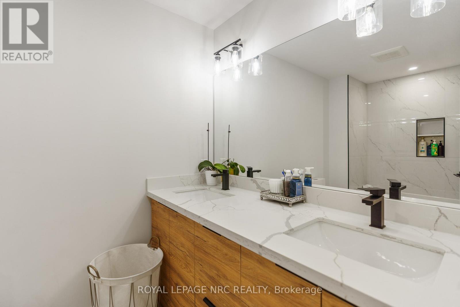 7386 Splendour Drive, Niagara Falls, Ontario  L2H 3V8 - Photo 19 - X12913510