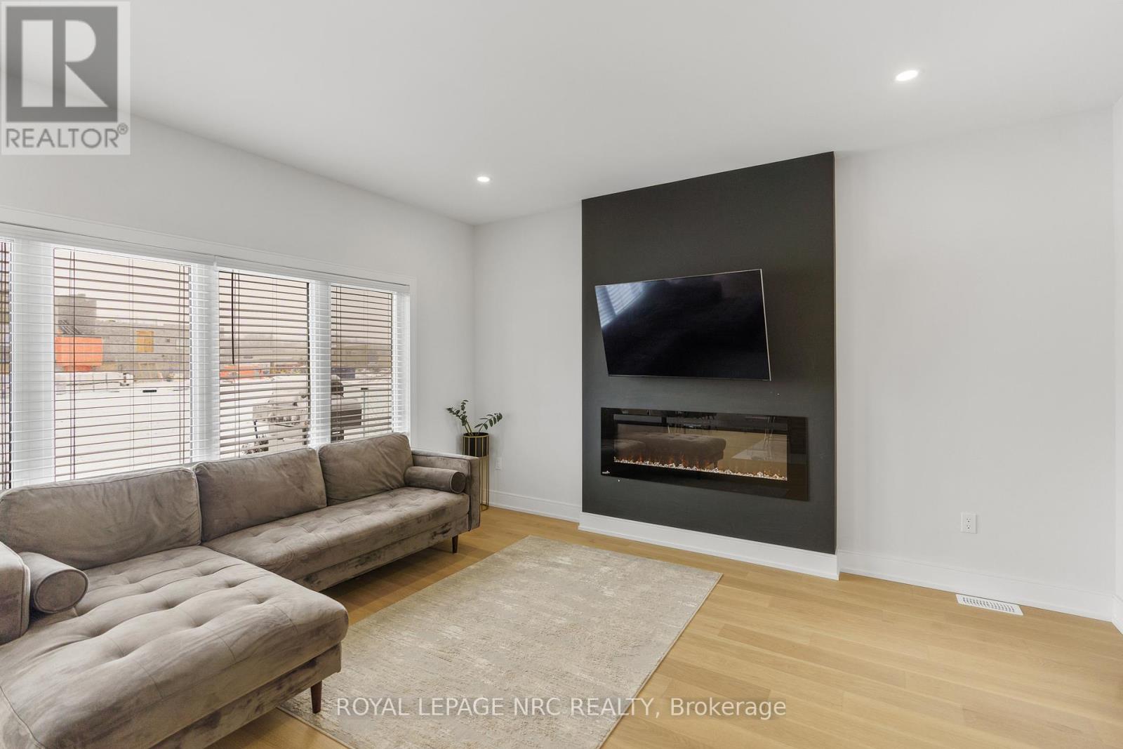 7386 Splendour Drive, Niagara Falls, Ontario  L2H 3V8 - Photo 7 - X12913510