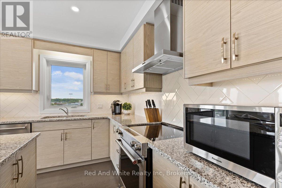 302 - 245 Grey Silo Road, Waterloo, Ontario  N2K 0G6 - Photo 6 - X12913496