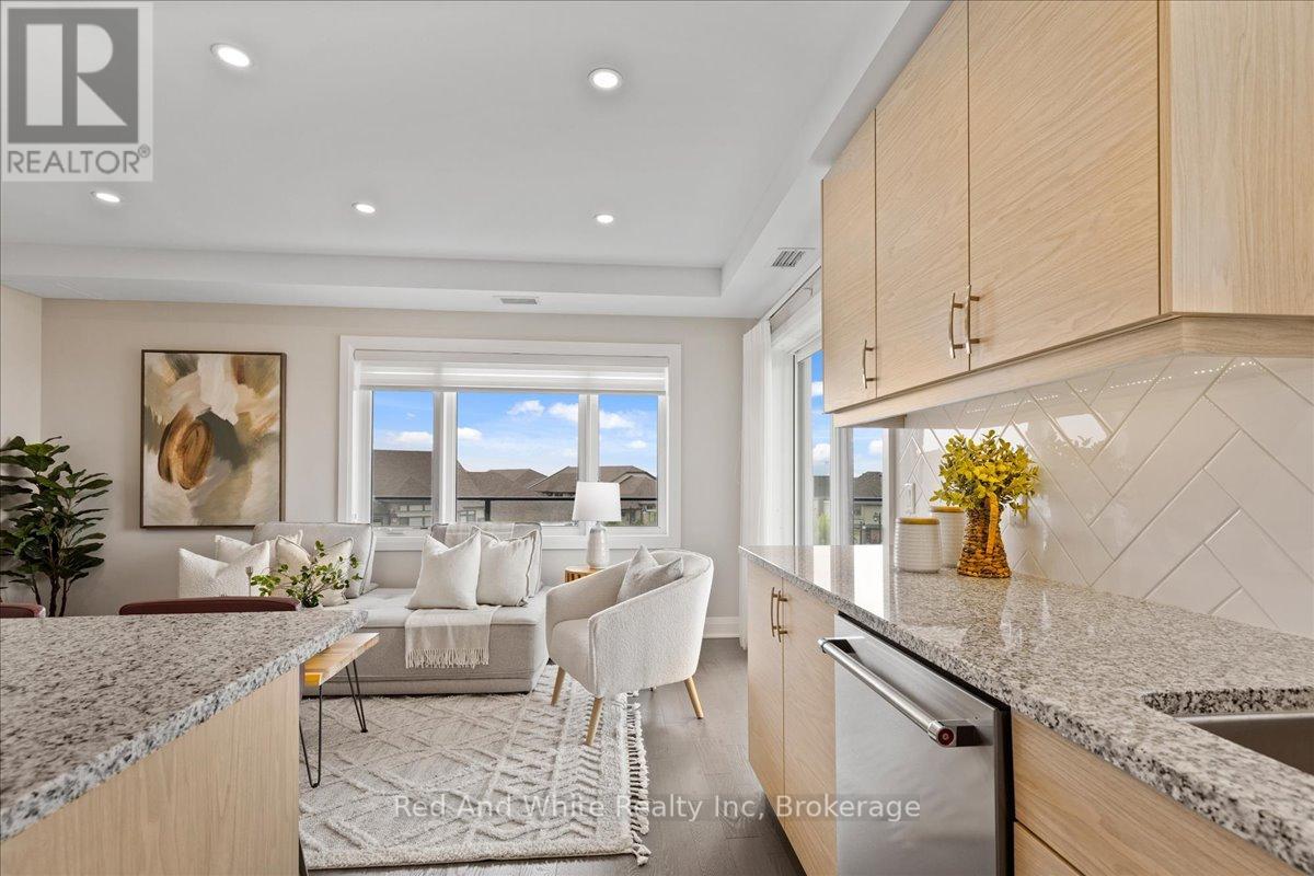 302 - 245 Grey Silo Road, Waterloo, Ontario  N2K 0G6 - Photo 8 - X12913496