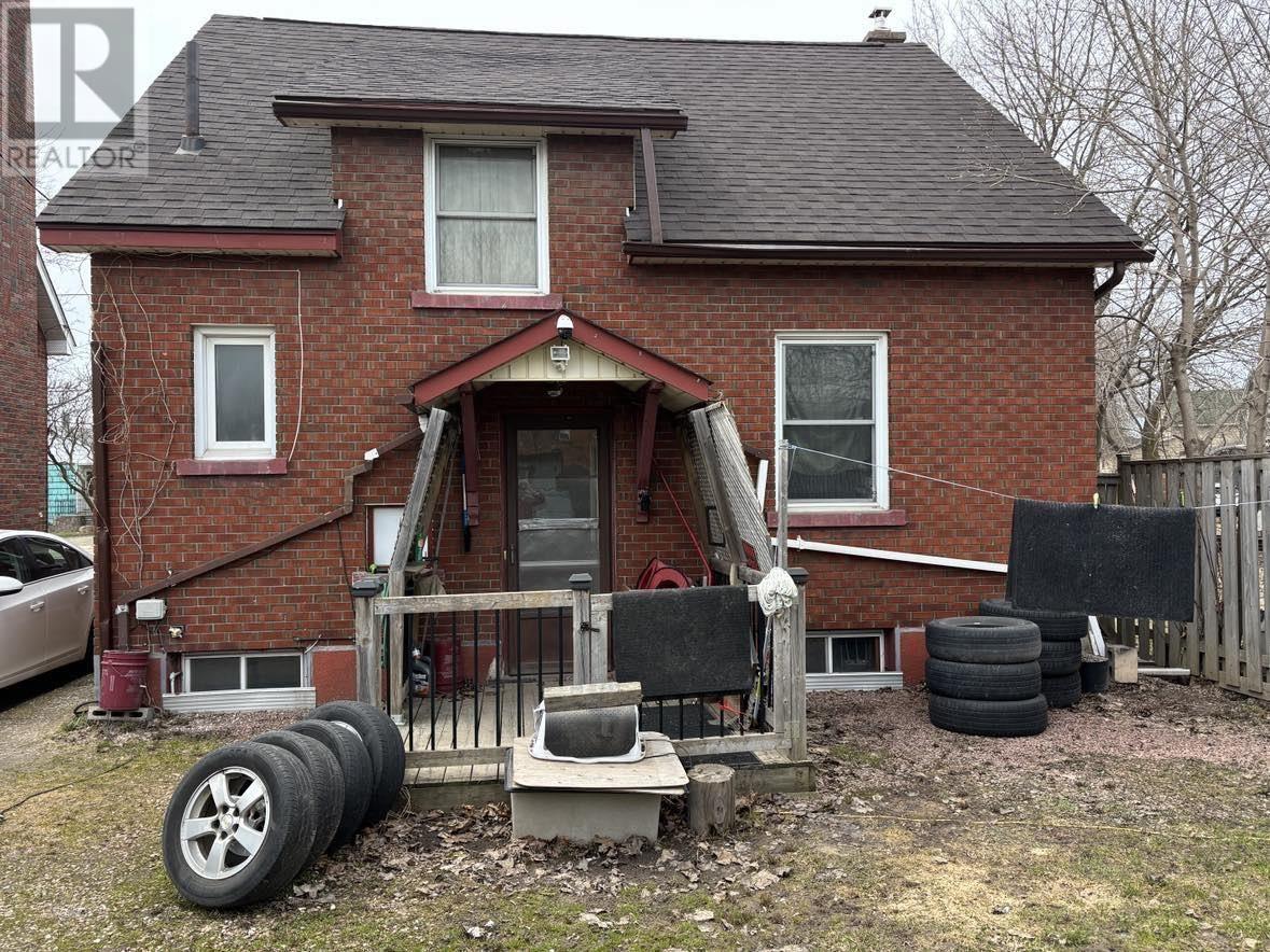 302 Sixth Ave, Sault Ste. Marie, Ontario  P6C 4K8 - Photo 4 - SM260522