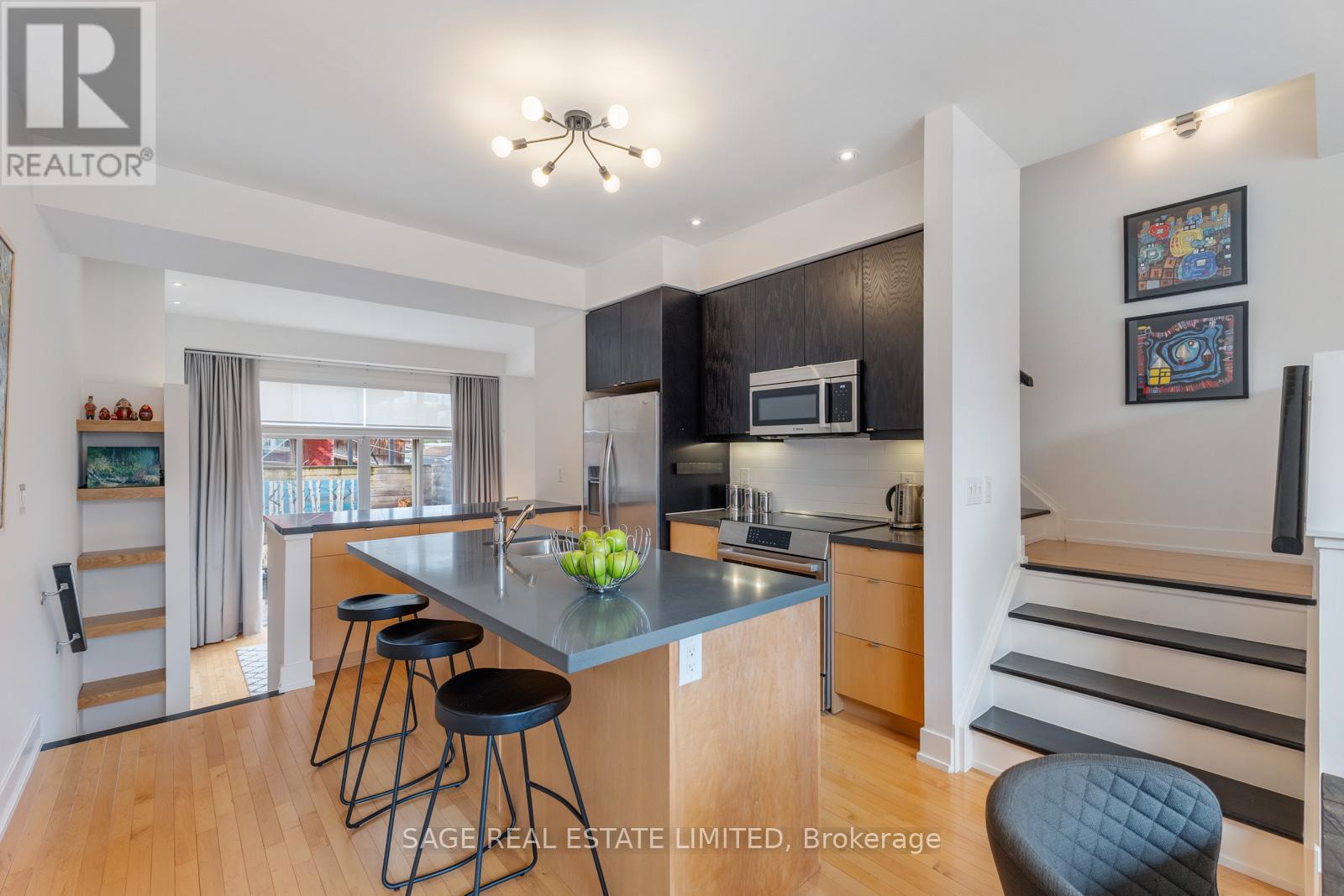 10A CECIL STREET, Toronto, Ontario