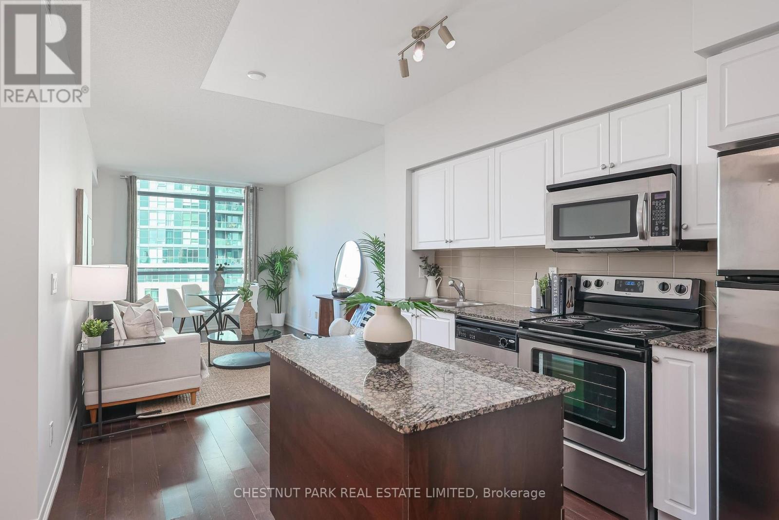 808 - 215 Fort York Boulevard, Toronto, Ontario  M5V 4A2 - Photo 3 - C12913470