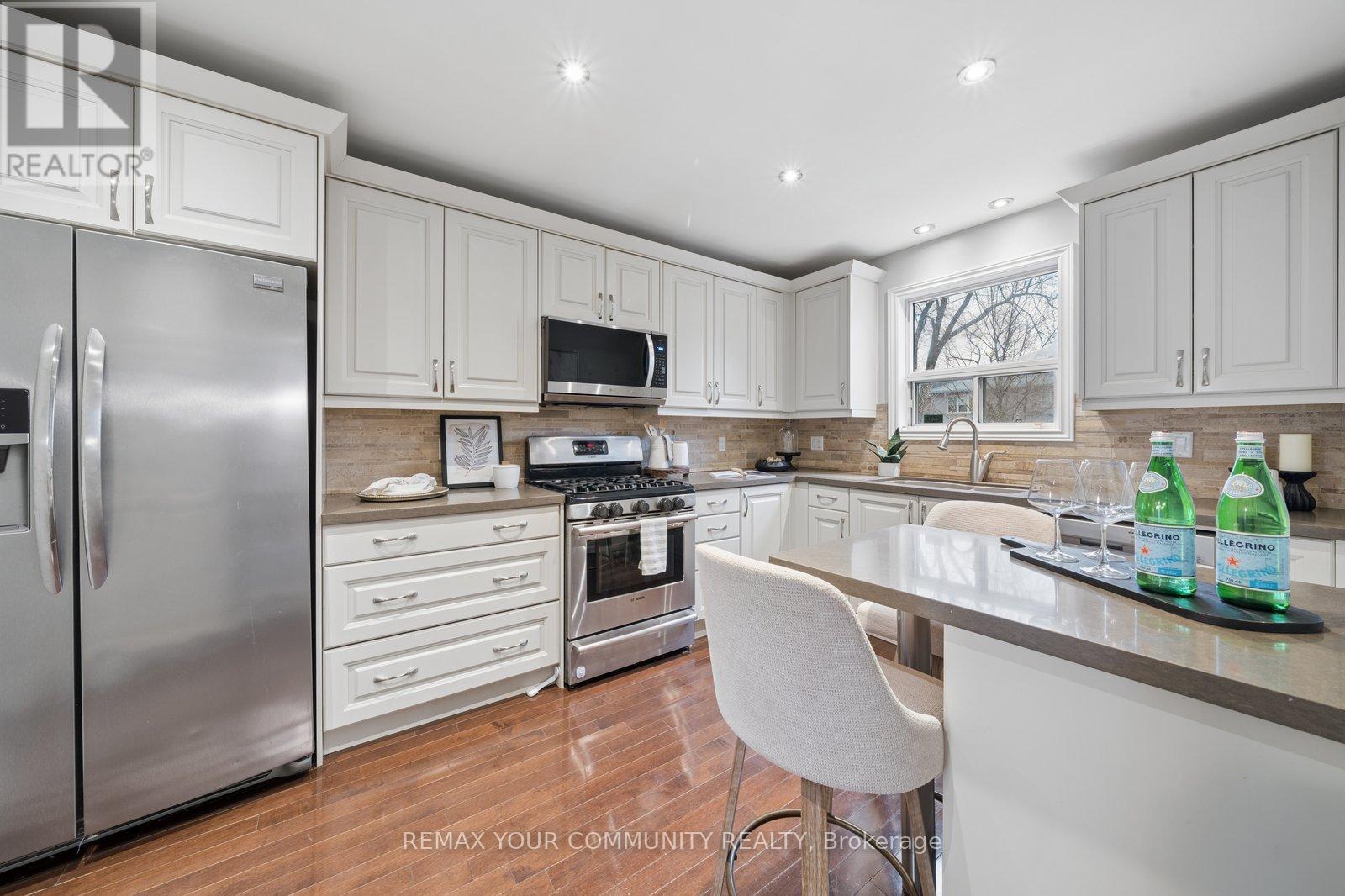 19 Newbury Lane, Toronto, Ontario  M3H 1H6 - Photo 10 - C12913480