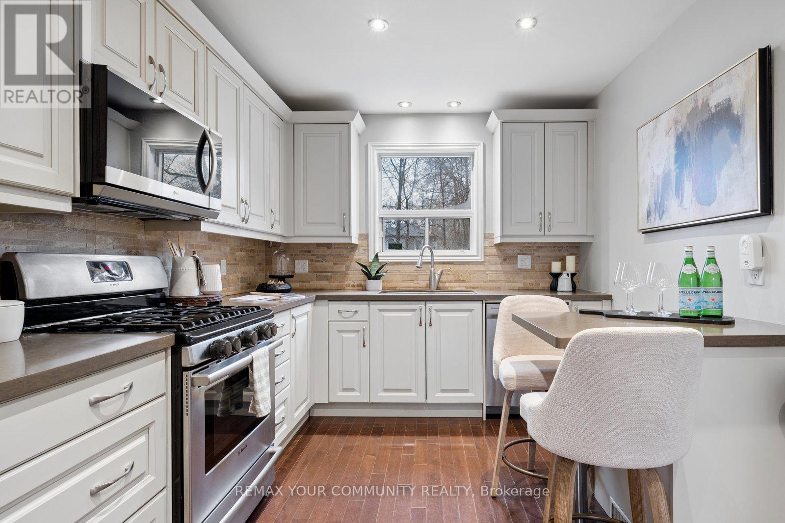19 Newbury Lane, Toronto, Ontario  M3H 1H6 - Photo 11 - C12913480