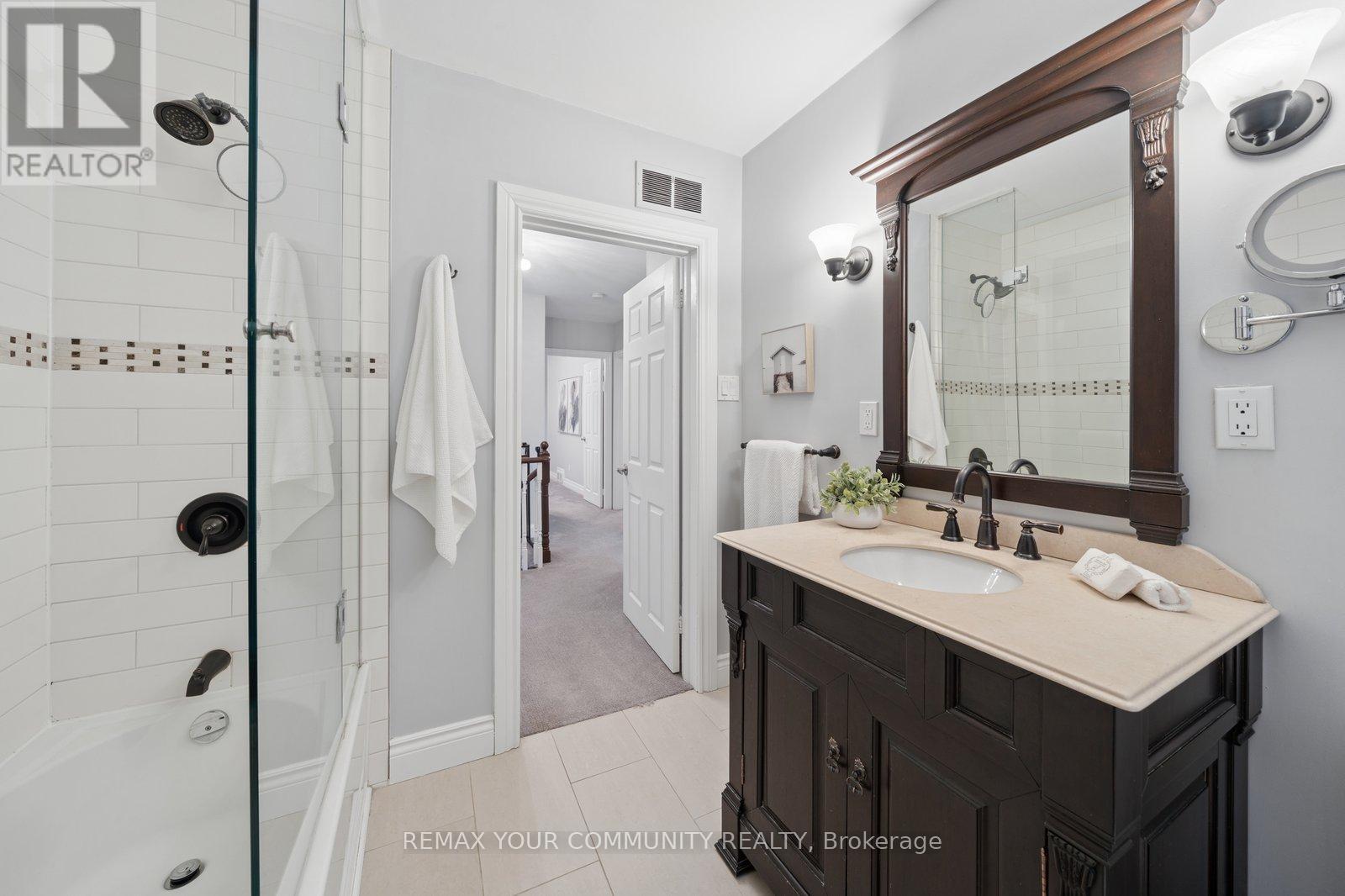 19 Newbury Lane, Toronto, Ontario  M3H 1H6 - Photo 24 - C12913480