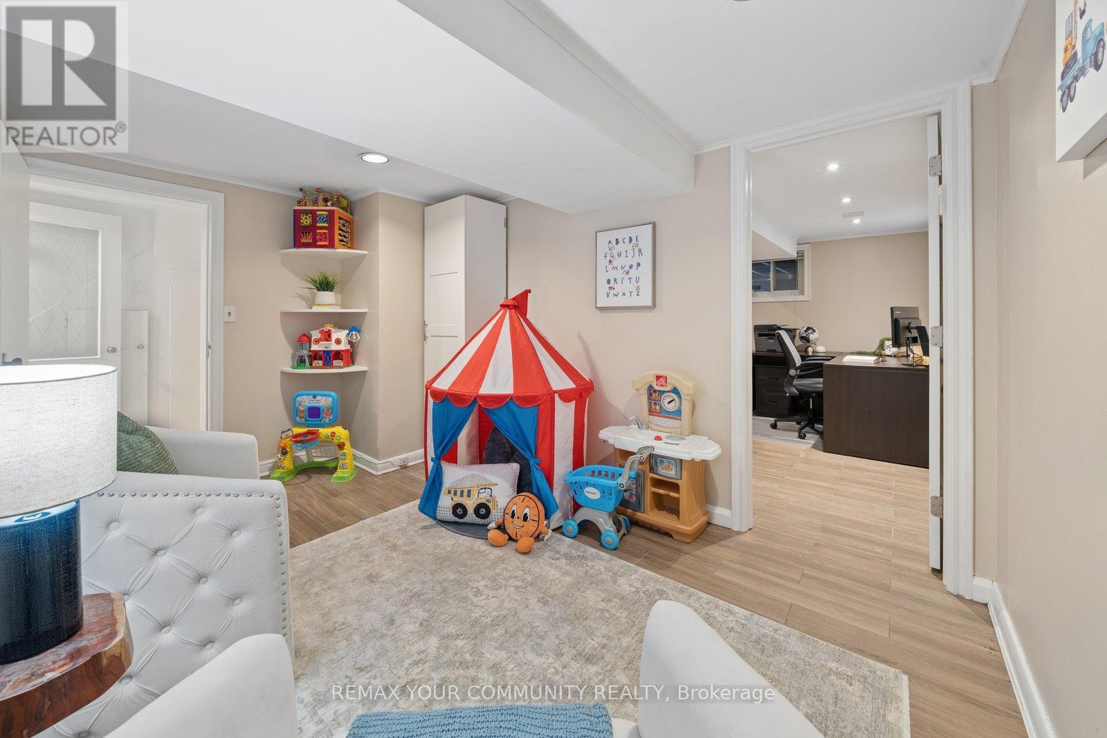 19 Newbury Lane, Toronto, Ontario  M3H 1H6 - Photo 30 - C12913480