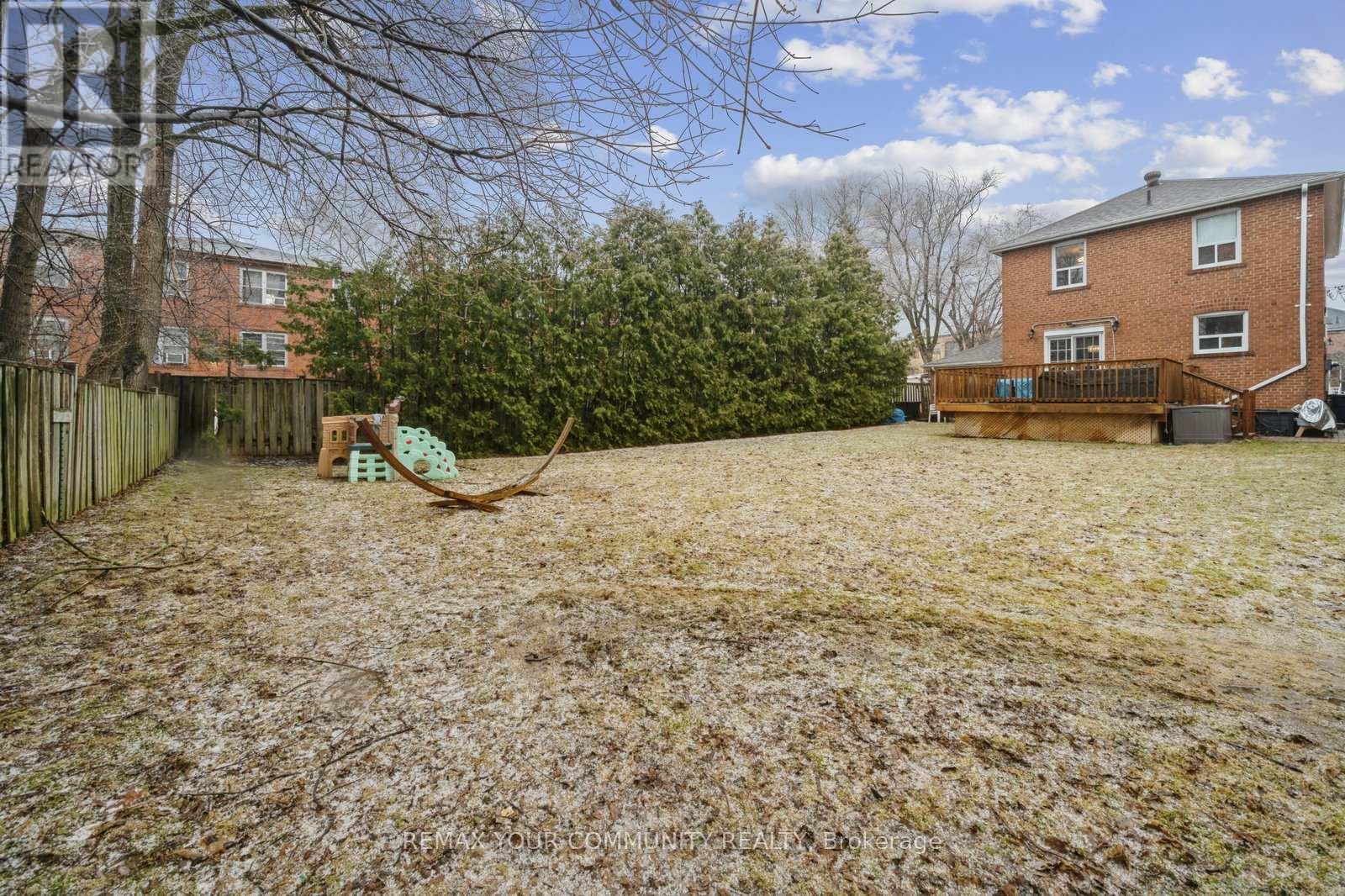 19 Newbury Lane, Toronto, Ontario  M3H 1H6 - Photo 36 - C12913480