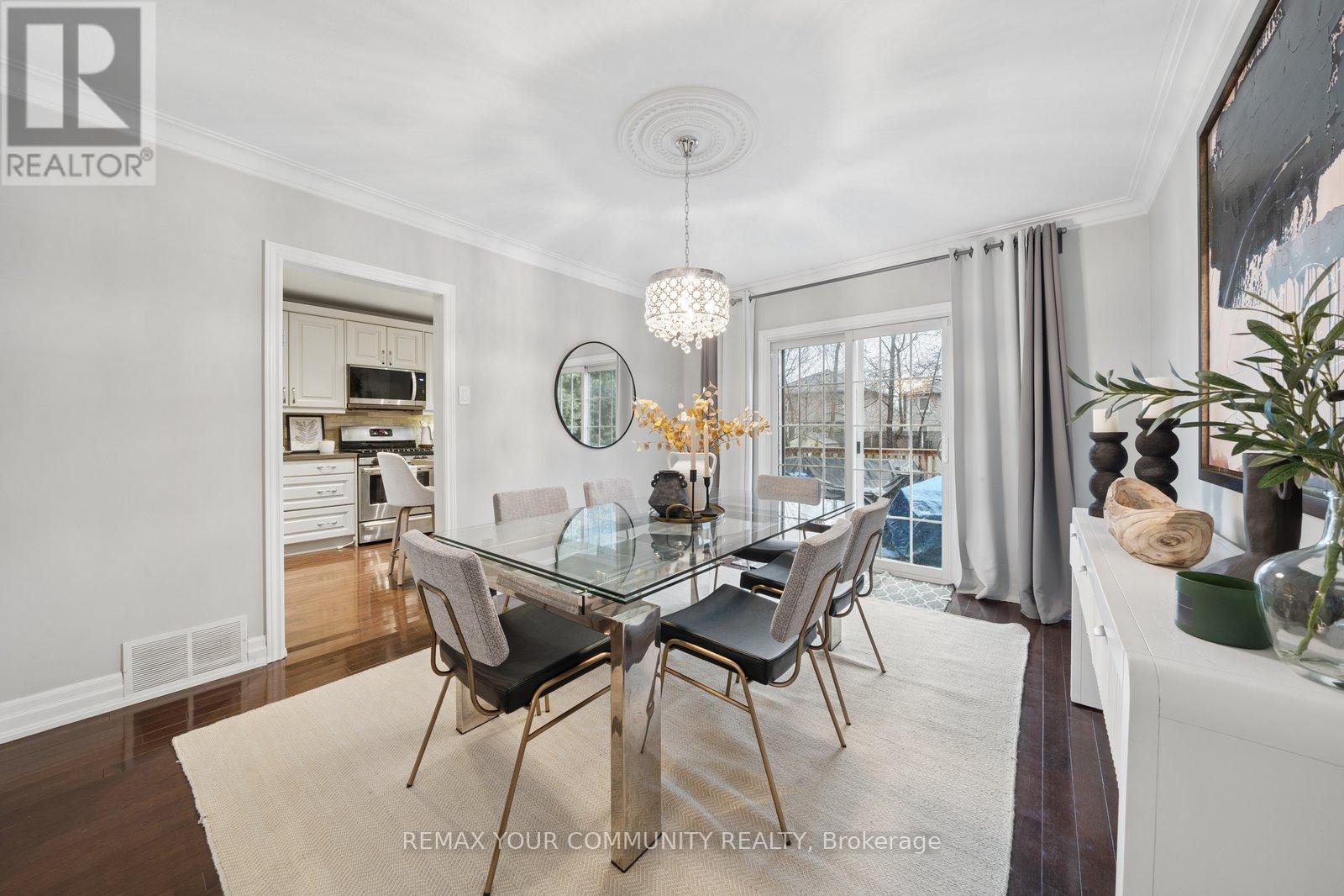 19 Newbury Lane, Toronto, Ontario  M3H 1H6 - Photo 8 - C12913480