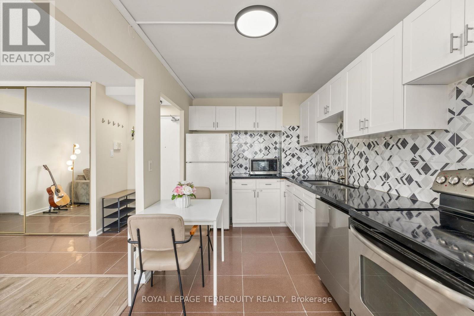 2204 - 715 Don Mills Road, Toronto (Flemingdon Park), Ontario  M3C 1S5 - Photo 11 - C12913498