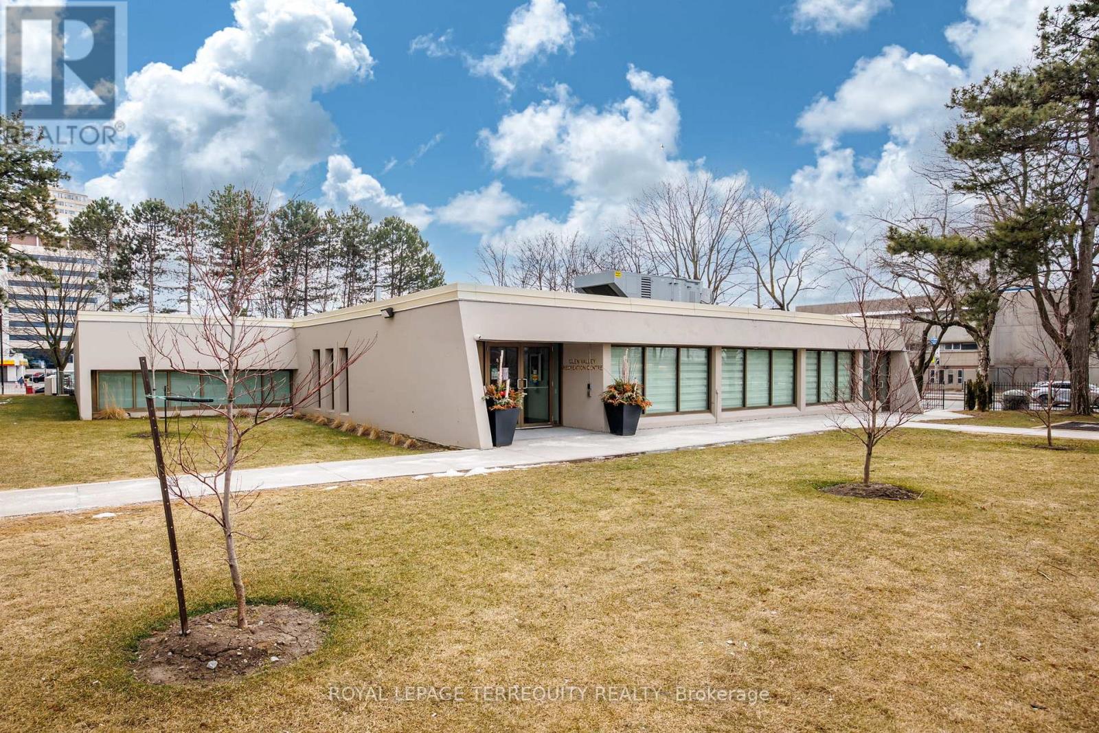 2204 - 715 Don Mills Road, Toronto (Flemingdon Park), Ontario  M3C 1S5 - Photo 23 - C12913498