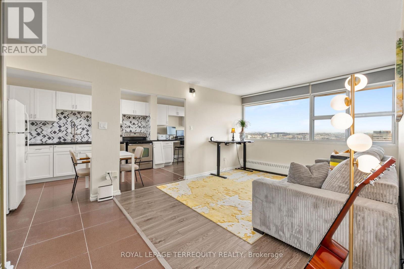 2204 - 715 Don Mills Road, Toronto (Flemingdon Park), Ontario  M3C 1S5 - Photo 4 - C12913498