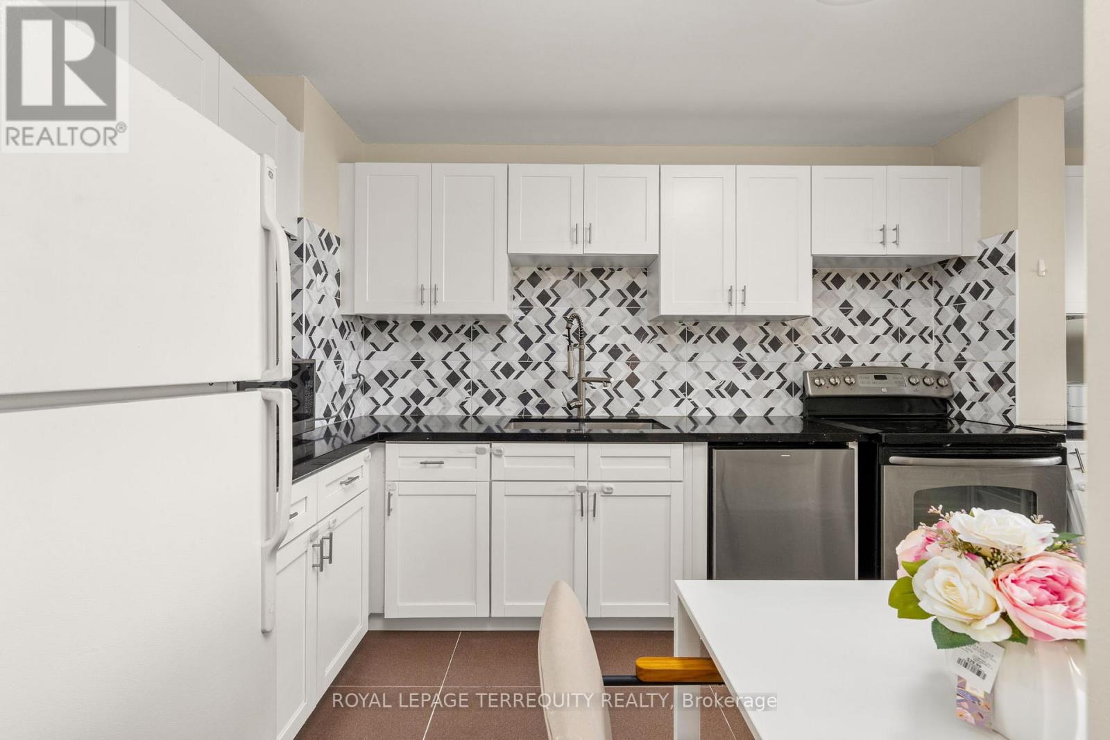 2204 - 715 Don Mills Road, Toronto (Flemingdon Park), Ontario  M3C 1S5 - Photo 8 - C12913498