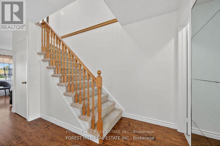 38 Carnival Court, Toronto (Westminster-Branson), Ontario  M2R 3T8 - Photo 11 - C12913542