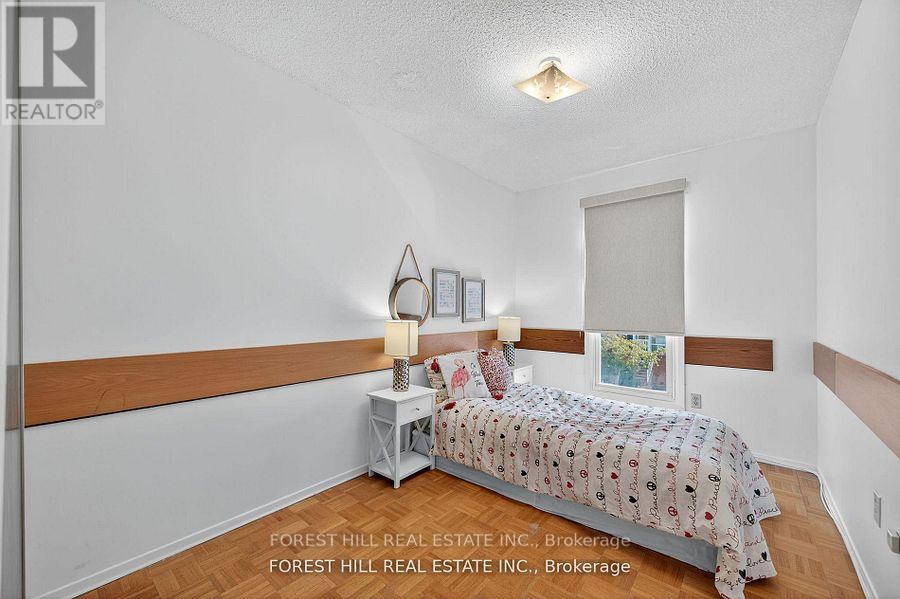 38 Carnival Court, Toronto (Westminster-Branson), Ontario  M2R 3T8 - Photo 12 - C12913542