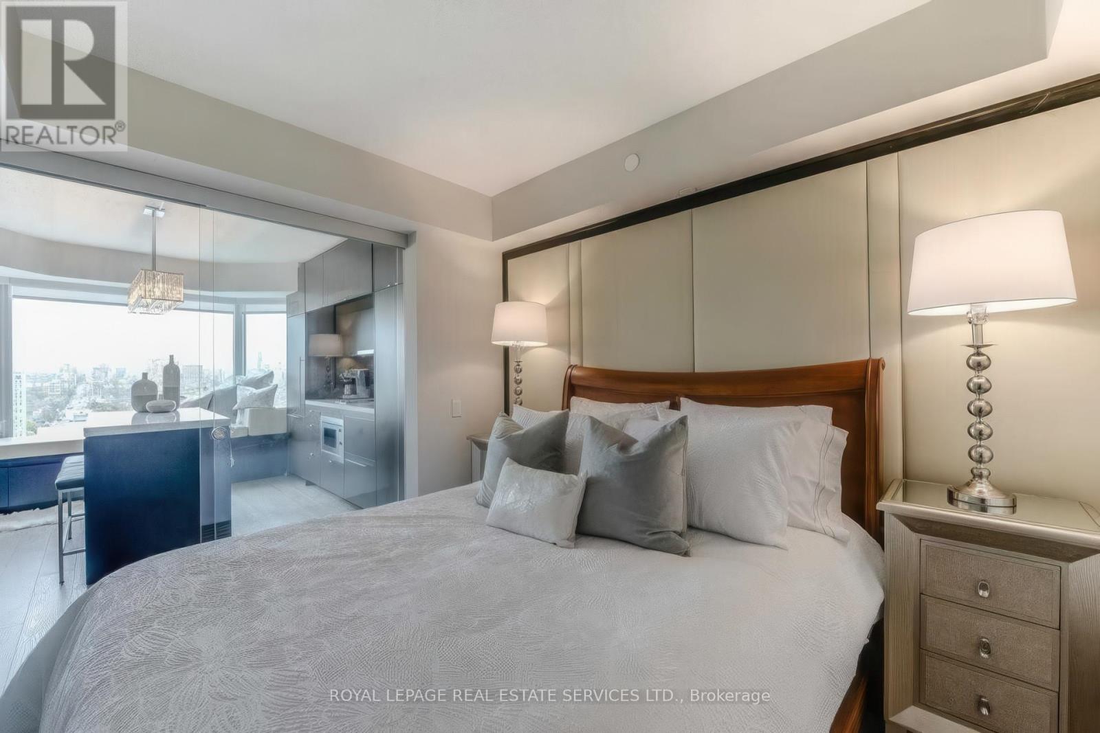 2420 - 155 Yorkville Avenue, Toronto (Annex), Ontario  M5R 0B4 - Photo 10 - C12913566