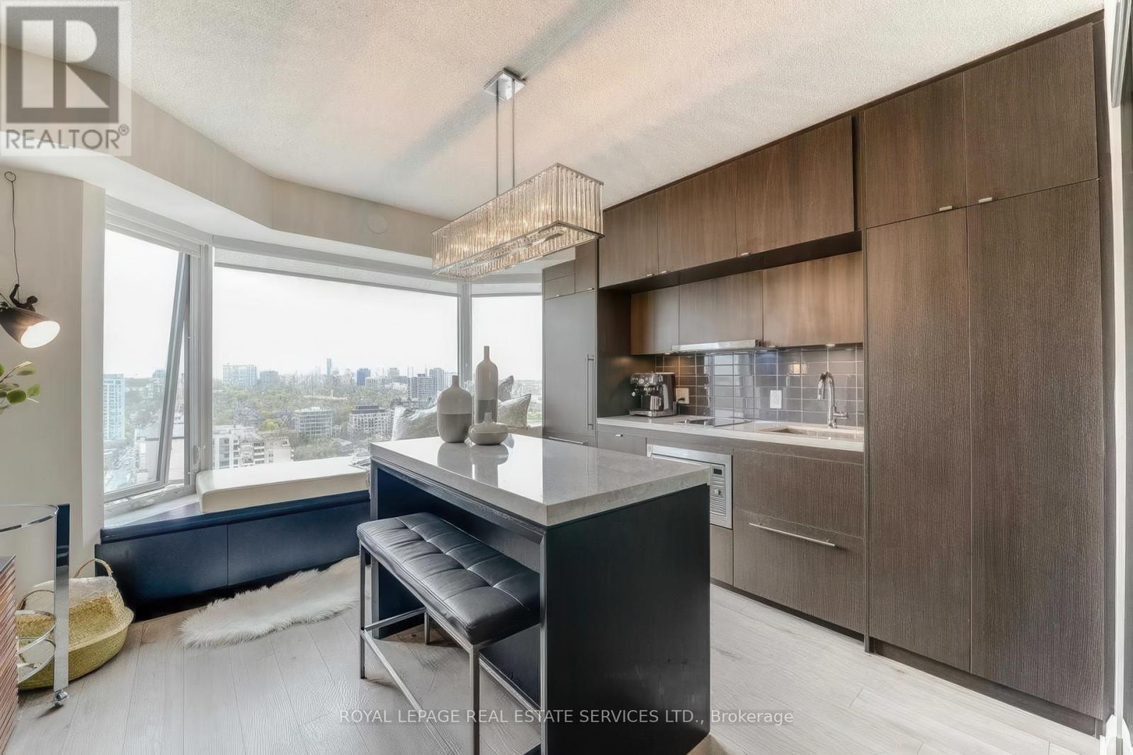 2420 - 155 Yorkville Avenue, Toronto (Annex), Ontario  M5R 0B4 - Photo 2 - C12913566