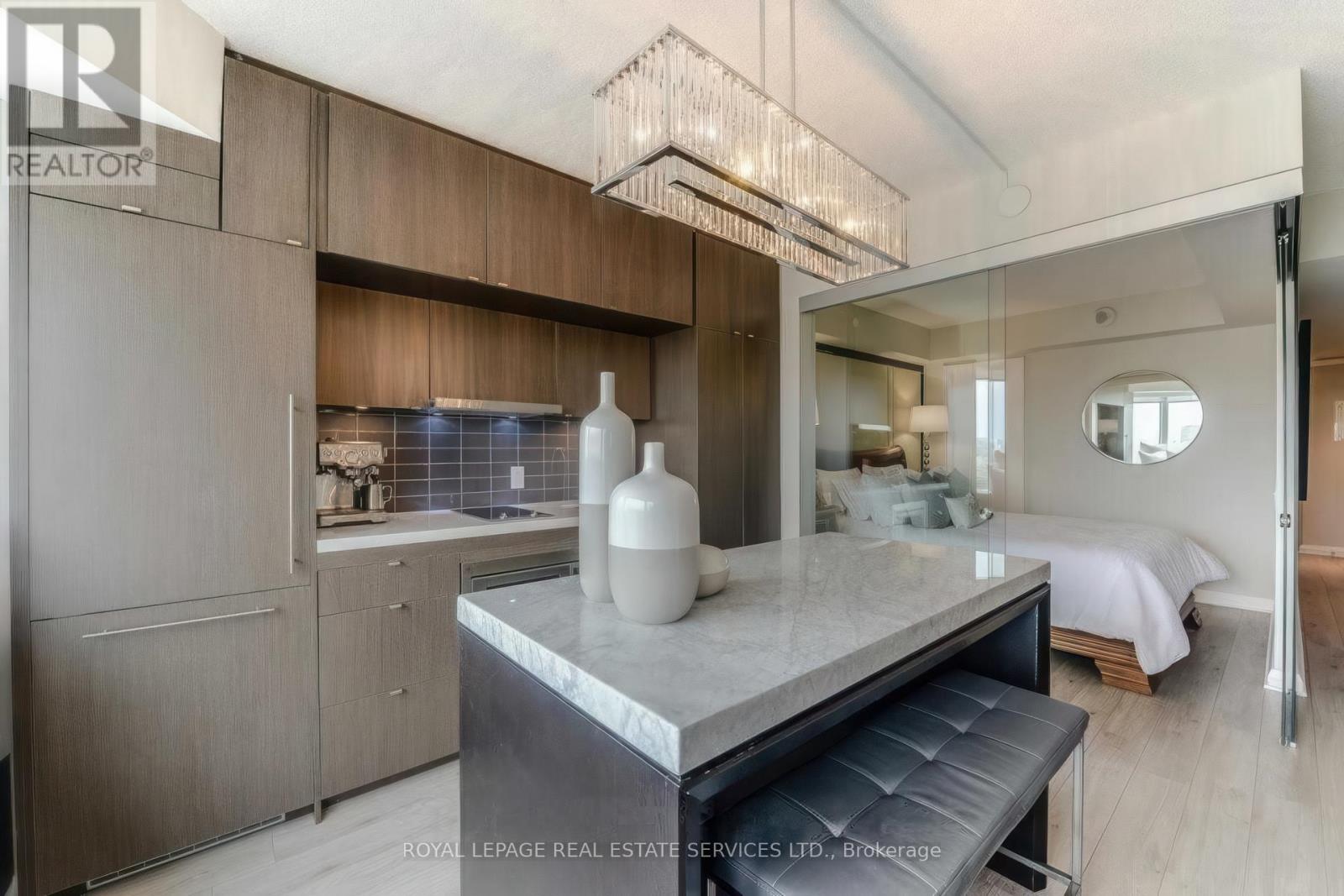 2420 - 155 Yorkville Avenue, Toronto (Annex), Ontario  M5R 0B4 - Photo 3 - C12913566