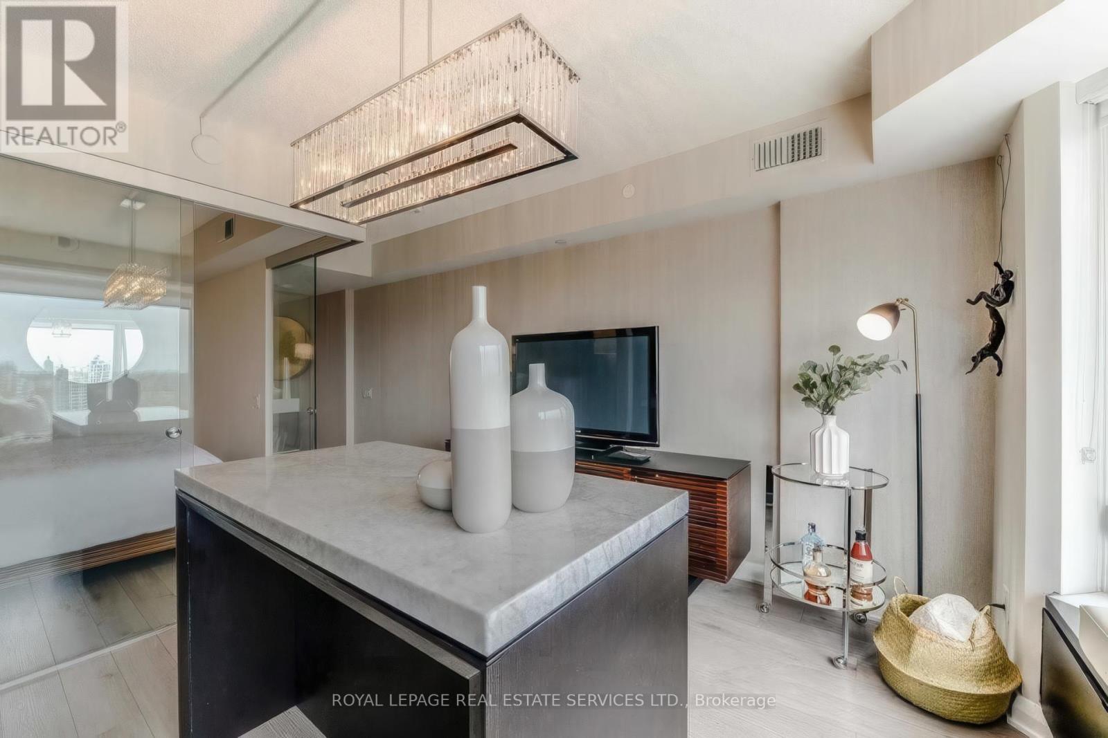 2420 - 155 Yorkville Avenue, Toronto (Annex), Ontario  M5R 0B4 - Photo 4 - C12913566