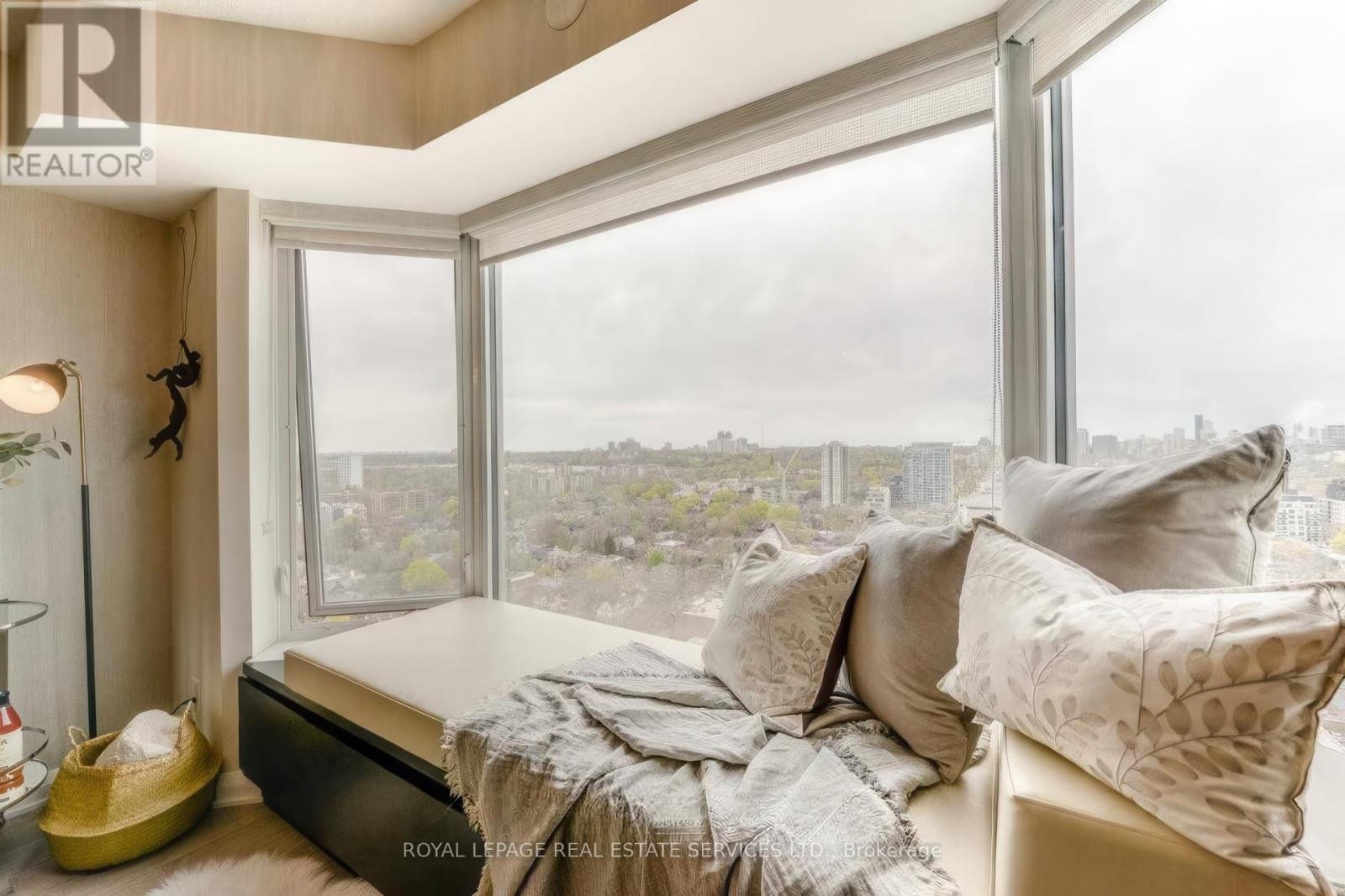 2420 - 155 Yorkville Avenue, Toronto (Annex), Ontario  M5R 0B4 - Photo 5 - C12913566