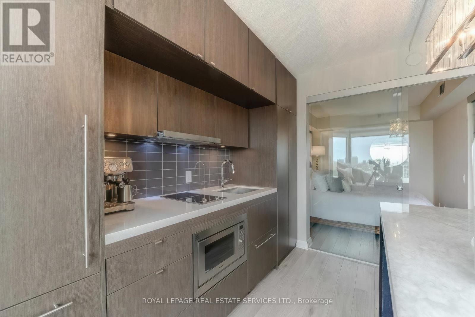 2420 - 155 Yorkville Avenue, Toronto (Annex), Ontario  M5R 0B4 - Photo 7 - C12913566