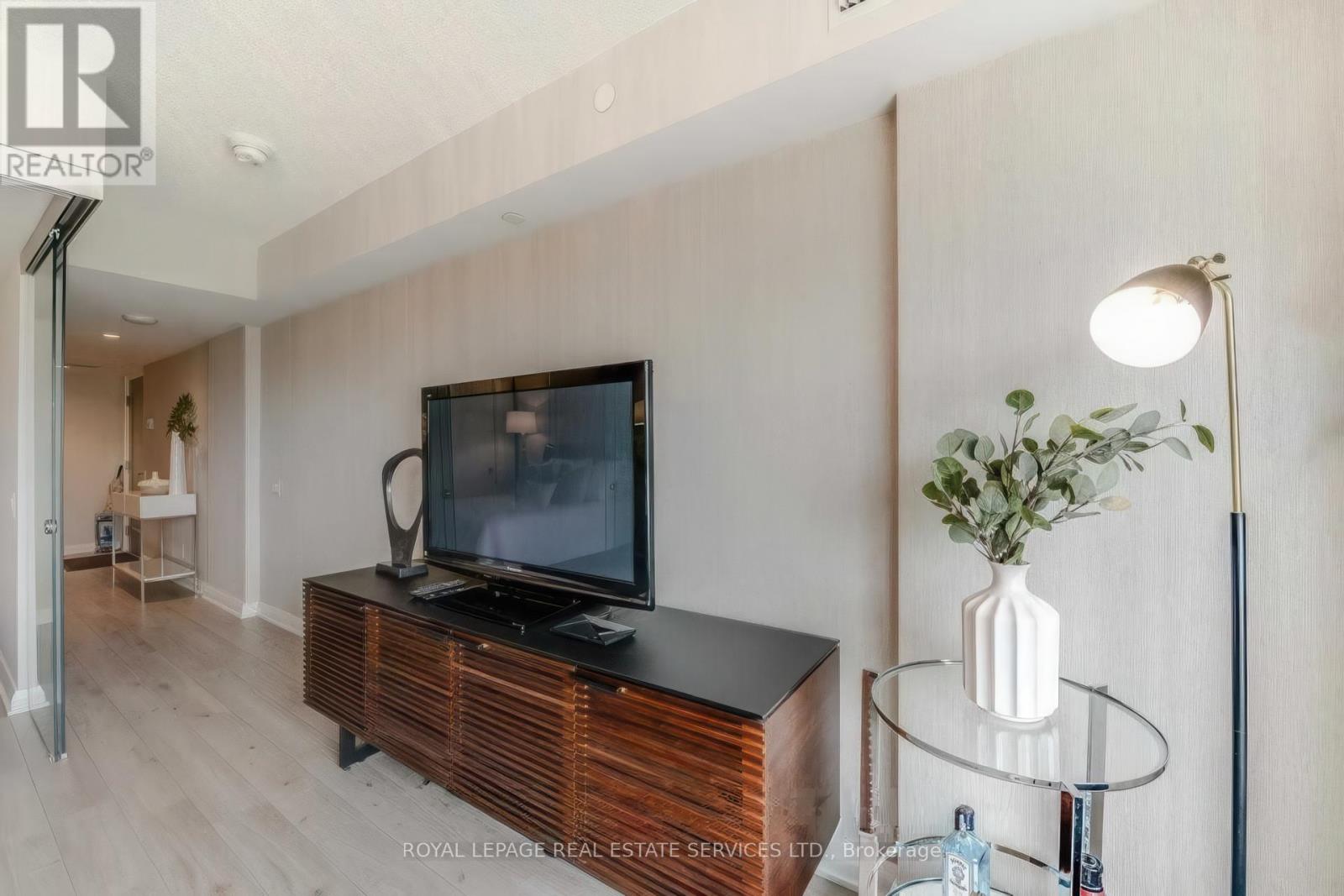 2420 - 155 Yorkville Avenue, Toronto (Annex), Ontario  M5R 0B4 - Photo 8 - C12913566