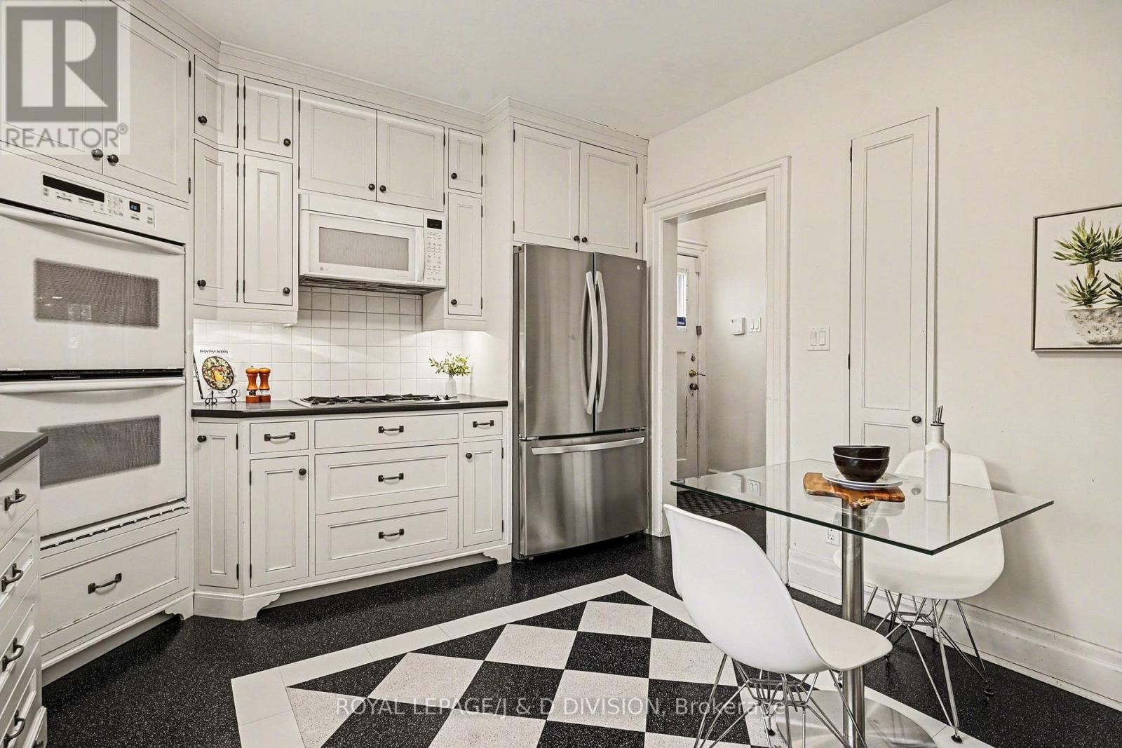 12 Weybourne Crescent, Toronto, Ontario  M4N 2R3 - Photo 11 - C12913600