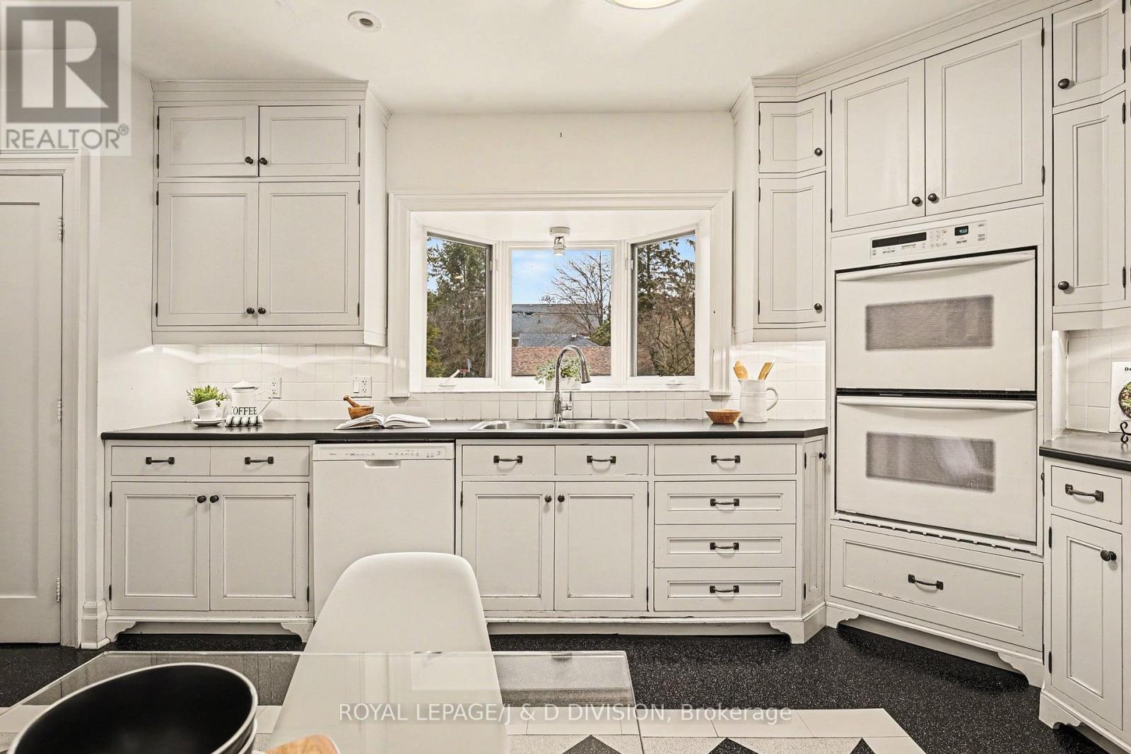 12 Weybourne Crescent, Toronto, Ontario  M4N 2R3 - Photo 15 - C12913600