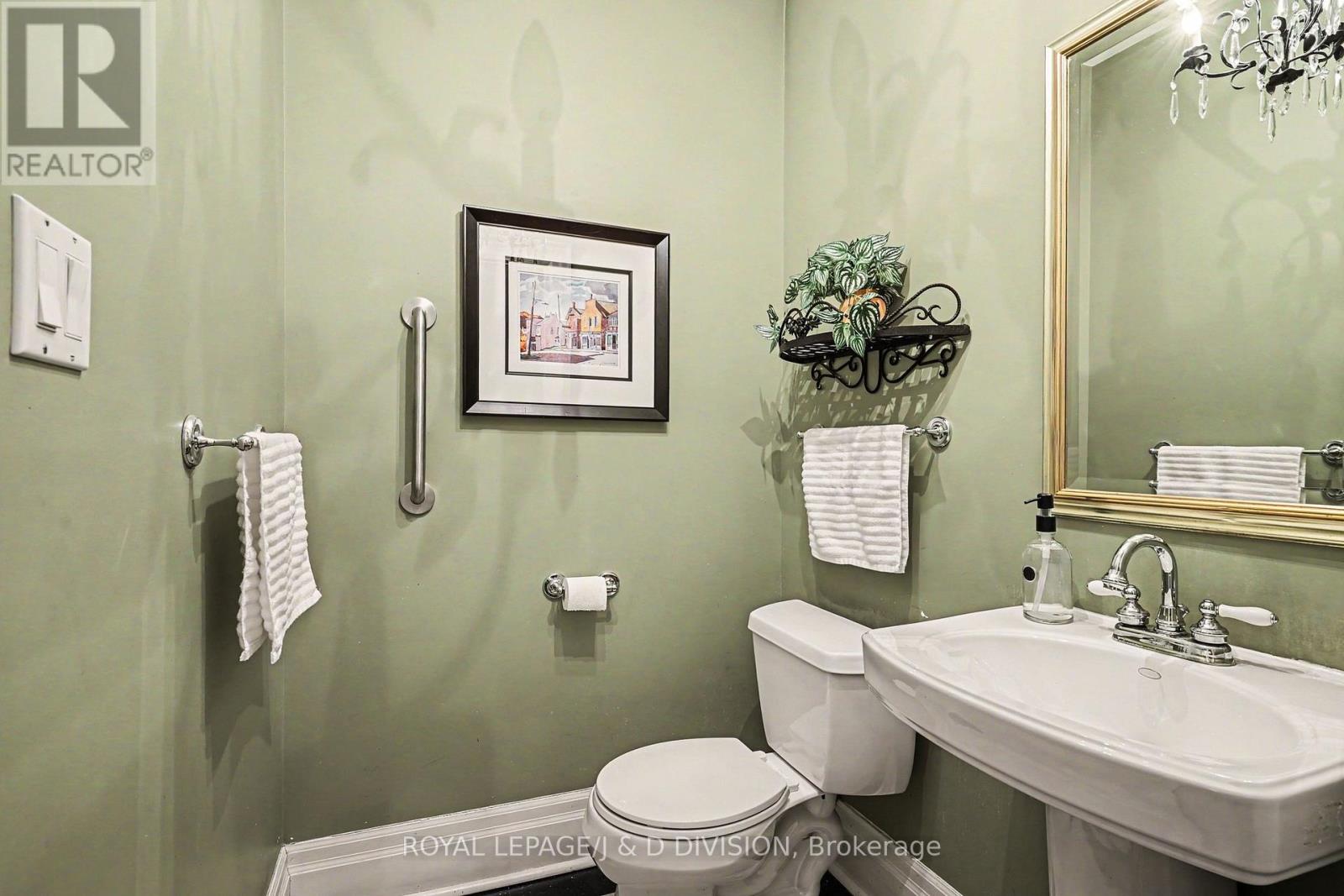 12 Weybourne Crescent, Toronto, Ontario  M4N 2R3 - Photo 16 - C12913600