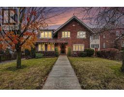 12 WEYBOURNE CRESCENT, Toronto, Ontario