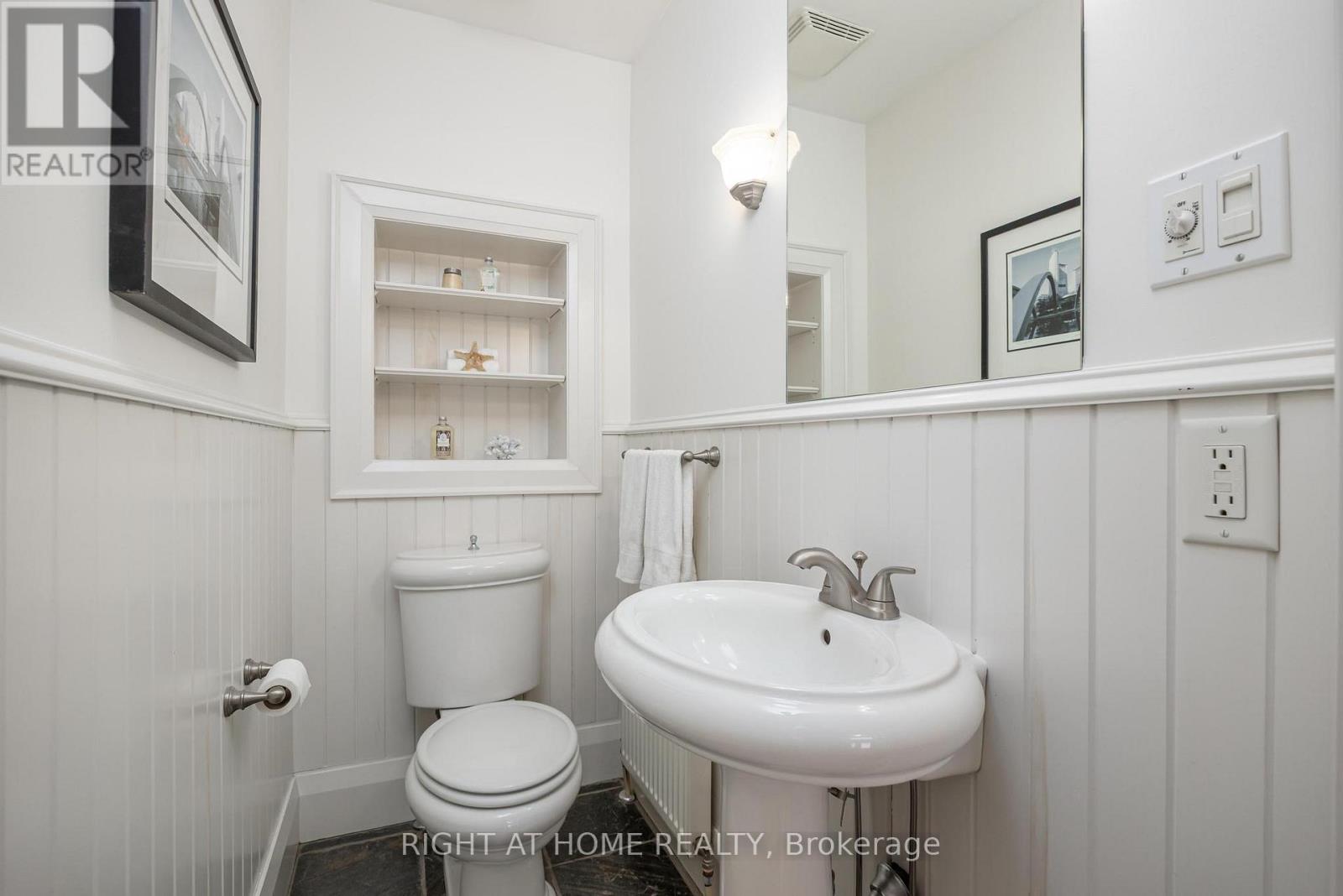 25 Fleming Crescent, Toronto, Ontario  M4G 2A9 - Photo 14 - C12913640