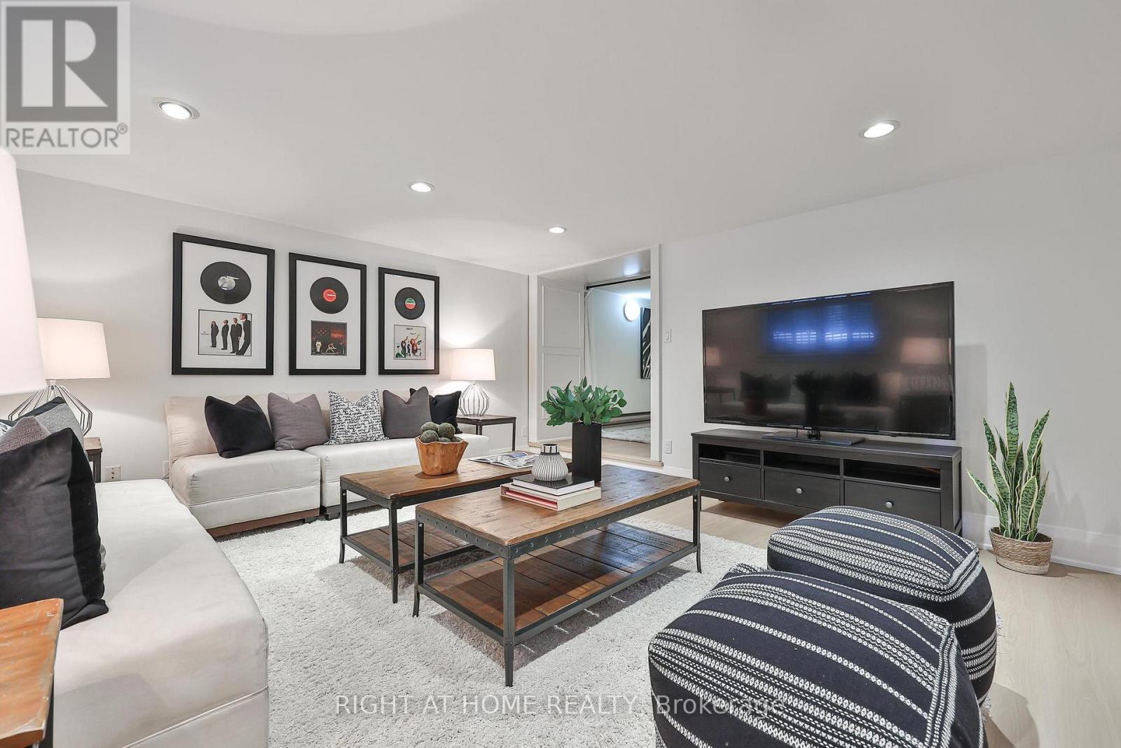 25 Fleming Crescent, Toronto, Ontario  M4G 2A9 - Photo 28 - C12913640