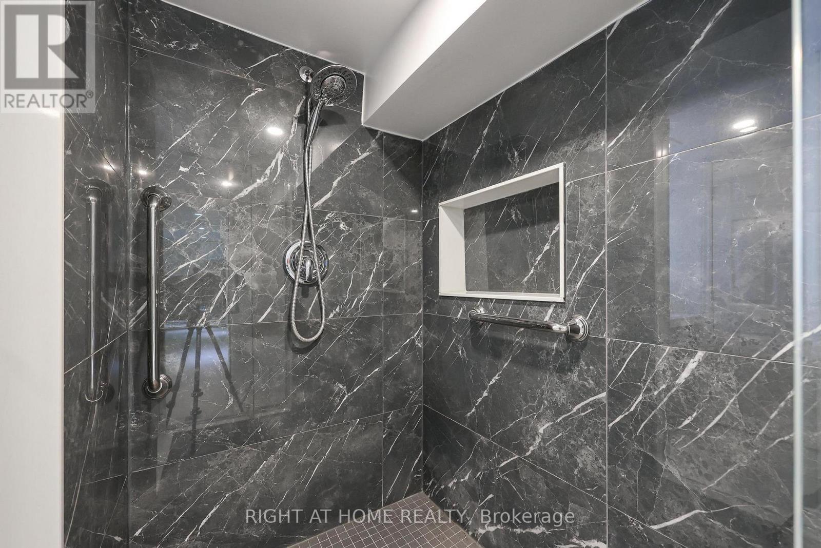 25 Fleming Crescent, Toronto, Ontario  M4G 2A9 - Photo 30 - C12913640