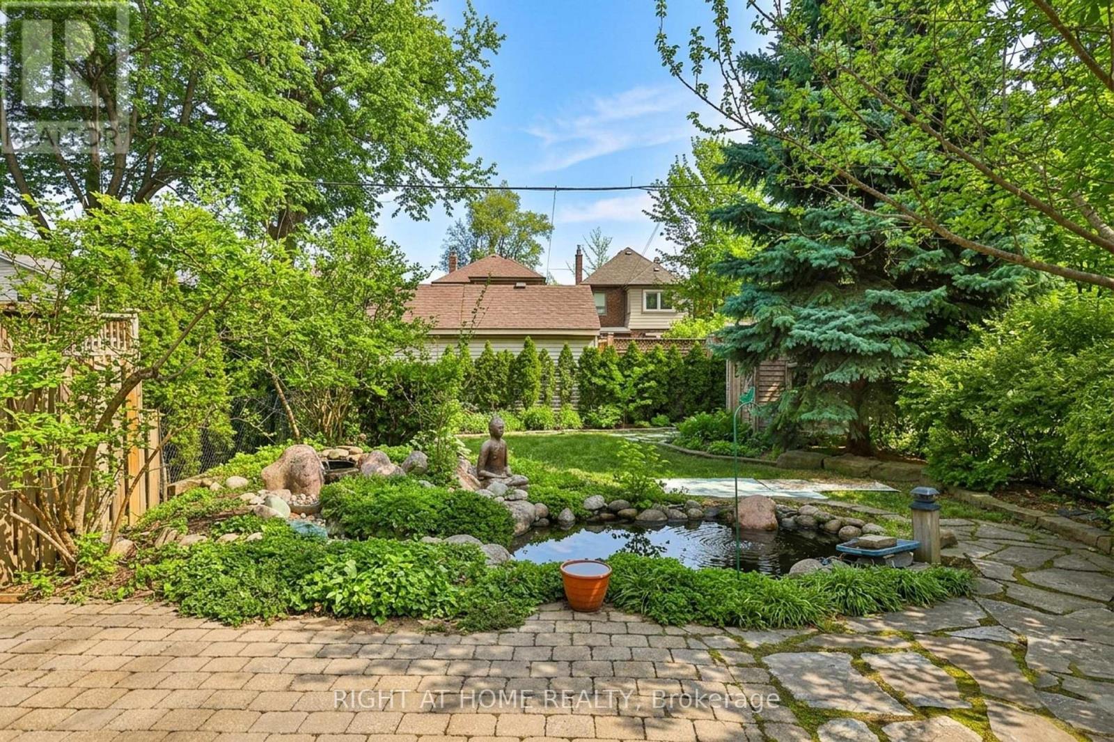 25 Fleming Crescent, Toronto, Ontario  M4G 2A9 - Photo 32 - C12913640