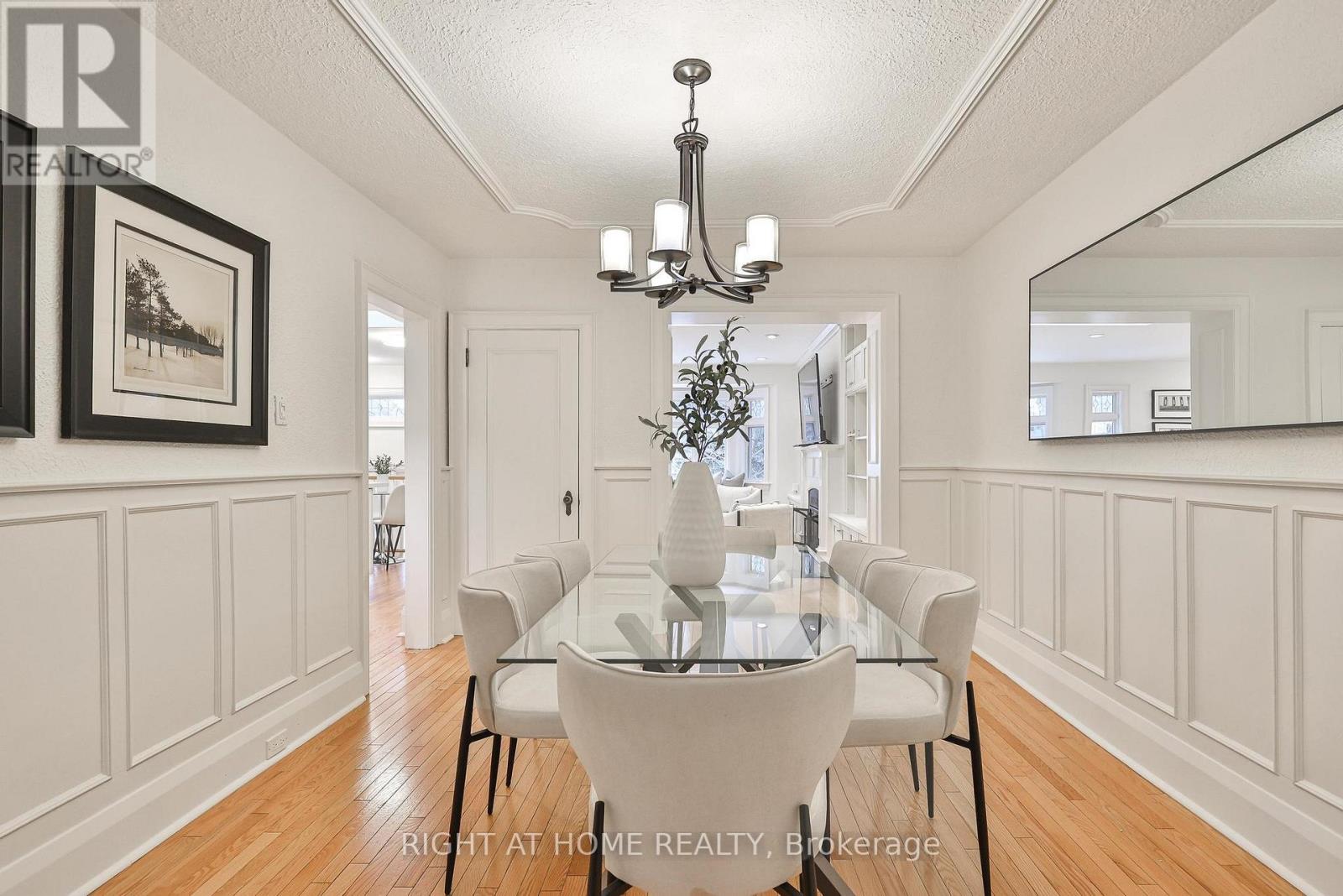 25 Fleming Crescent, Toronto, Ontario  M4G 2A9 - Photo 4 - C12913640