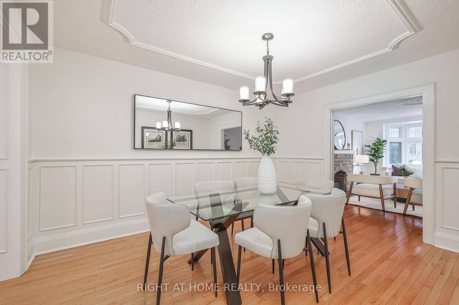 25 Fleming Crescent, Toronto, Ontario  M4G 2A9 - Photo 5 - C12913640