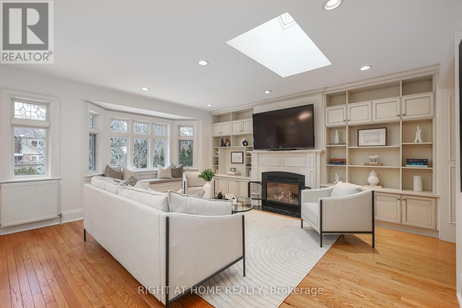 25 Fleming Crescent, Toronto, Ontario  M4G 2A9 - Photo 7 - C12913640