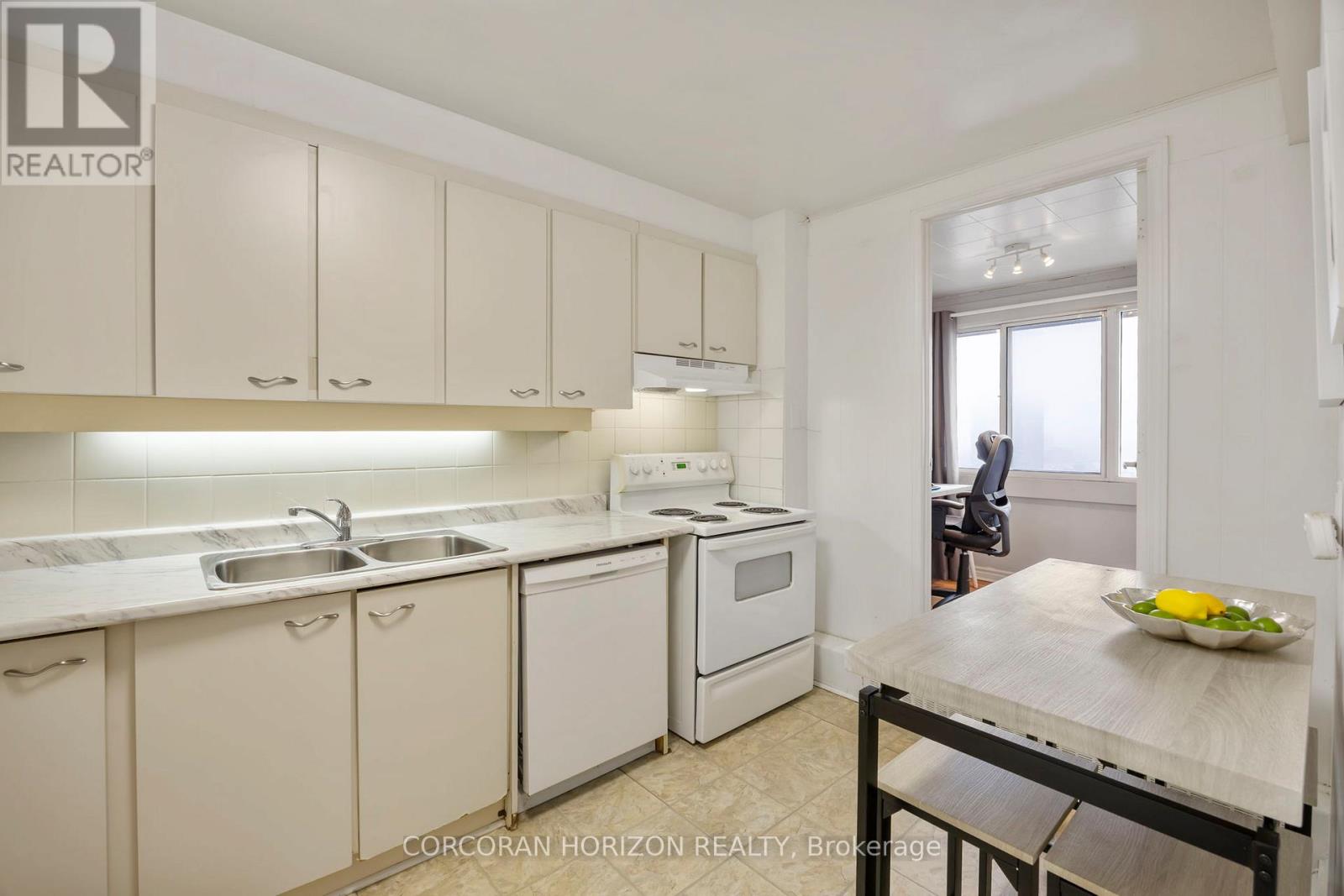 Ph4 - 725 Don Mills Road, Toronto (Flemingdon Park), Ontario  M3C 1S8 - Photo 10 - C12913672